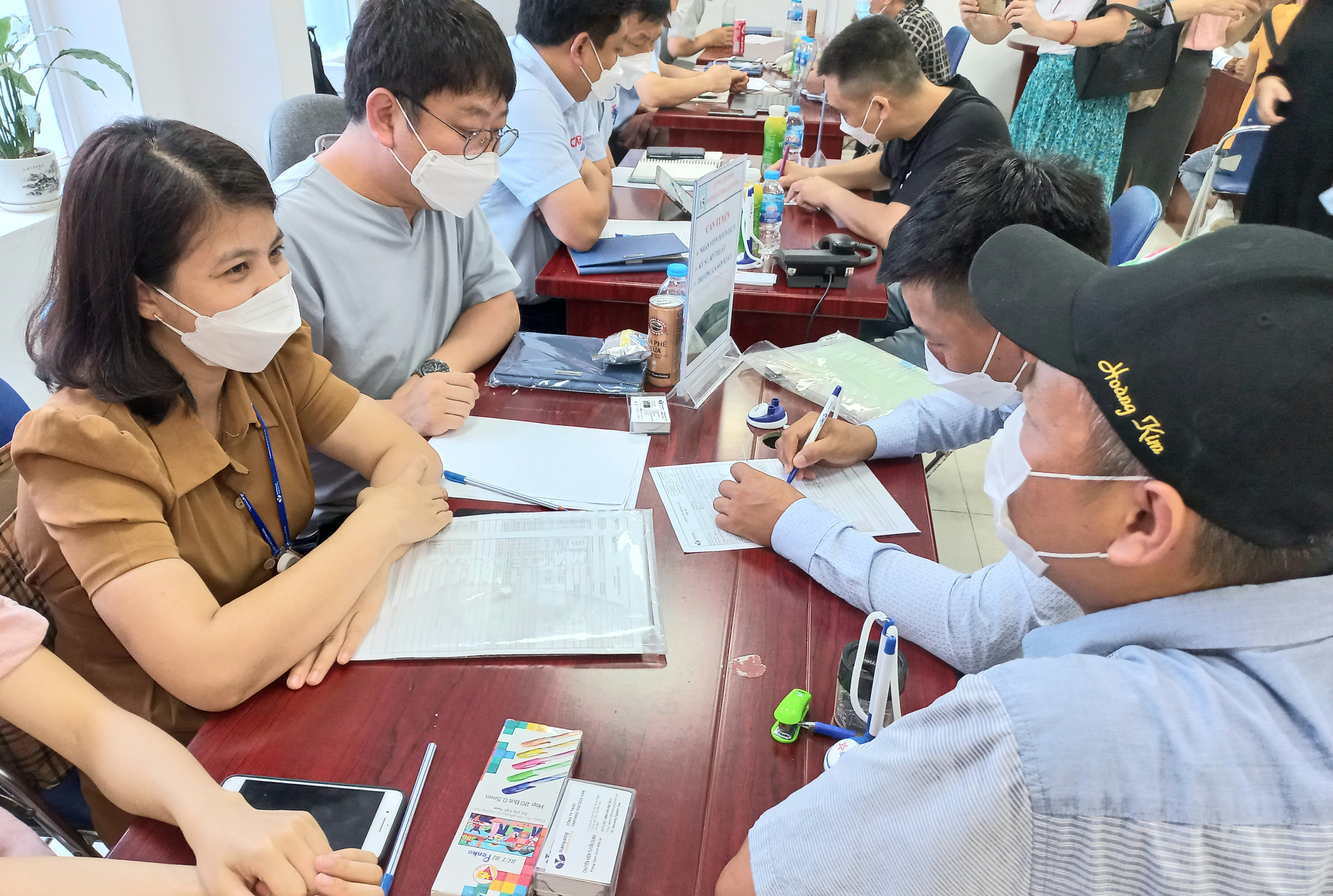 Người PG88 Sòng bạc trực tuyến TOP 1 Việt Nam | Casino, Nổ Hũ đi l&agrave;m việc tại H&agrave;n Quốc, Nhật Bản về nước được hỗ trợ kết nối việc l&agrave;m. Ảnh - N.Dương.