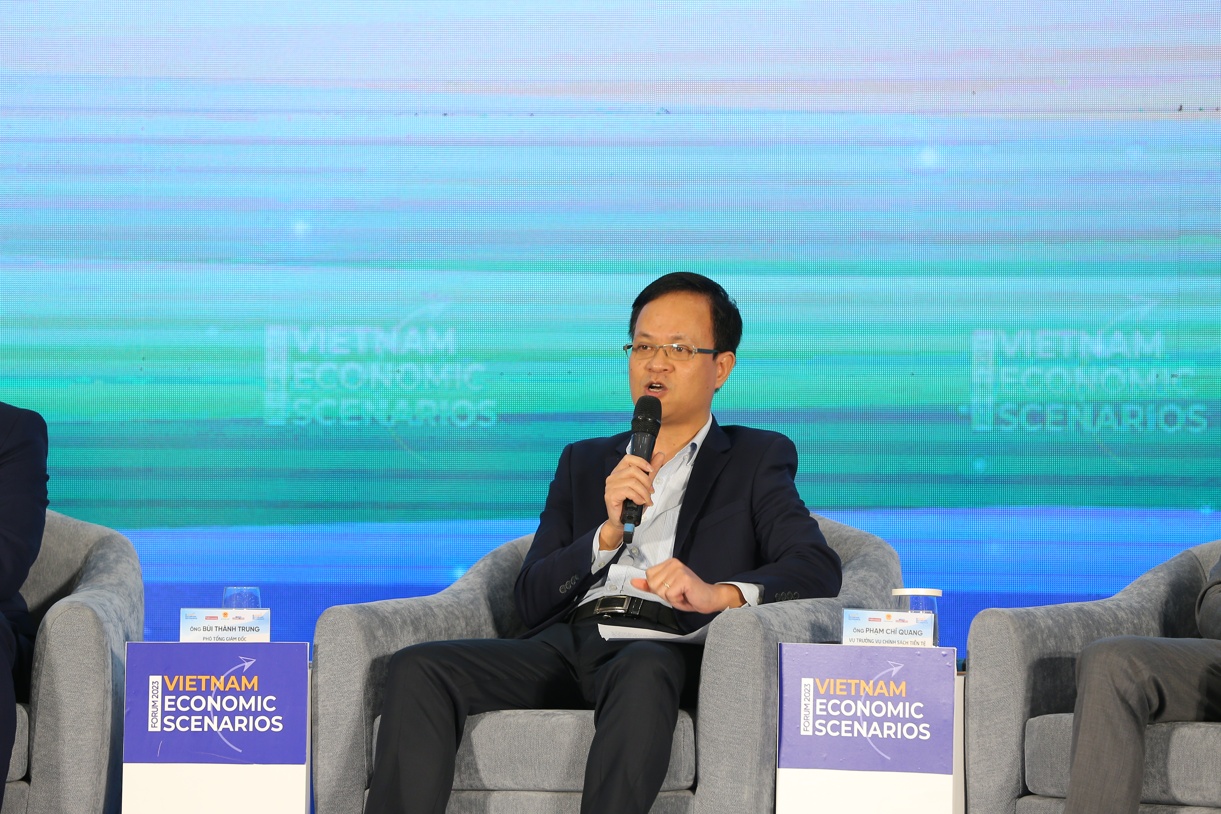 Bước sang năm 2023,&nbsp;&ocirc;ng Phạm Ch&iacute; Quang, Vụ trưởng Vụ Ch&iacute;nh s&aacute;ch tiền tệ cho biết, mục ti&ecirc;u xuy&ecirc;n suốt l&agrave; điều h&agrave;nh ch&iacute;nh s&aacute;ch tiền tệ l&agrave; giữ được sự ổn định của d&ograve;ng tiền, kiểm so&aacute;t lạm ph&aacute;t. Từ mục ti&ecirc;u đ&oacute;, Ng&acirc;n h&agrave;ng Nh&agrave; nước sẽ đạt được mục ti&ecirc;u của nội bộ ng&agrave;nh l&agrave; duy tr&igrave; sự hoạt động l&agrave;nh mạnh, ổn định của ng&agrave;nh ng&acirc;n h&agrave;ng.