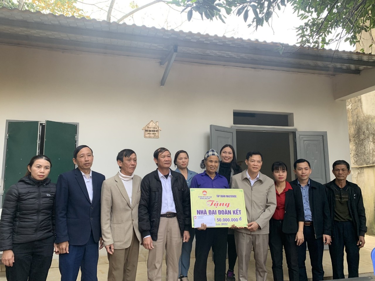 Chỉ sau 5 th&aacute;ng triển khai, h&agrave;ng trăm căn nh&agrave; ki&ecirc;n cố đ&atilde; đang được b&agrave;n giao cho c&aacute;c hộ gia đ&igrave;nh kh&oacute; khăn tr&ecirc;n khắp cả nước.