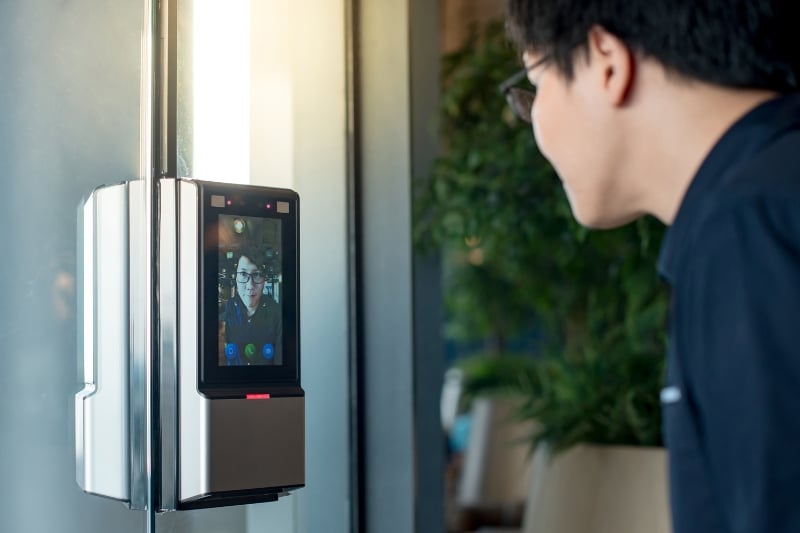 Nhận dạng khu&ocirc;n mặt v&agrave; x&aacute;c minh dấu v&acirc;n tay đ&atilde; trở th&agrave;nh một phần quan trọng của du lịch ng&agrave;y nay.&nbsp; &nbsp;