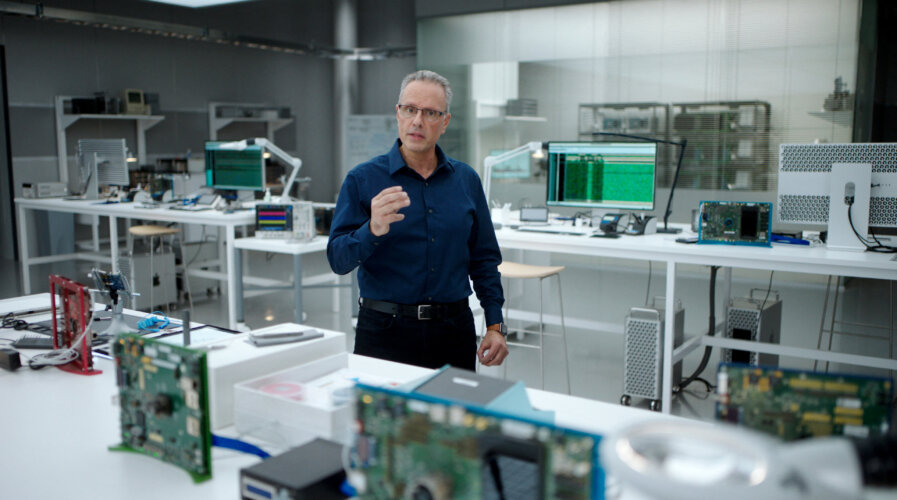 Apple có sẵn sàng từ bỏ Qualcomm để mua chip 