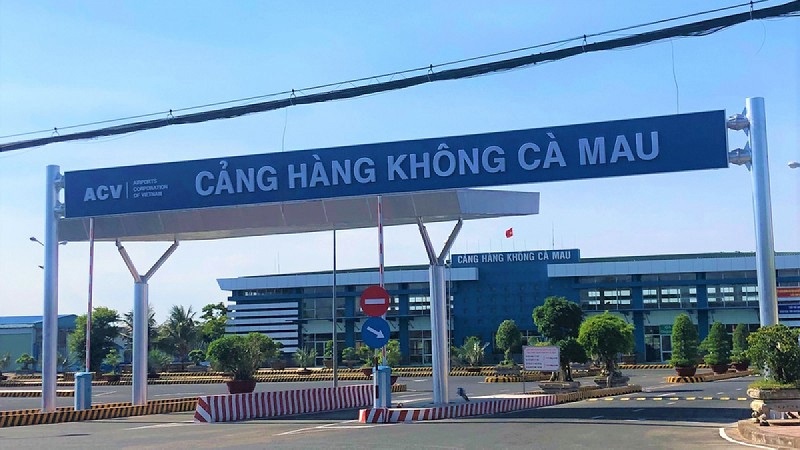 Cảng hàng không Cà Mau dự kiến nâng cấp đạt tiêu chuẩn cảng hàng không cấp 4C, giai đoạn đến năm 2030 có công suất khoảng 1 triệu khách/năm.