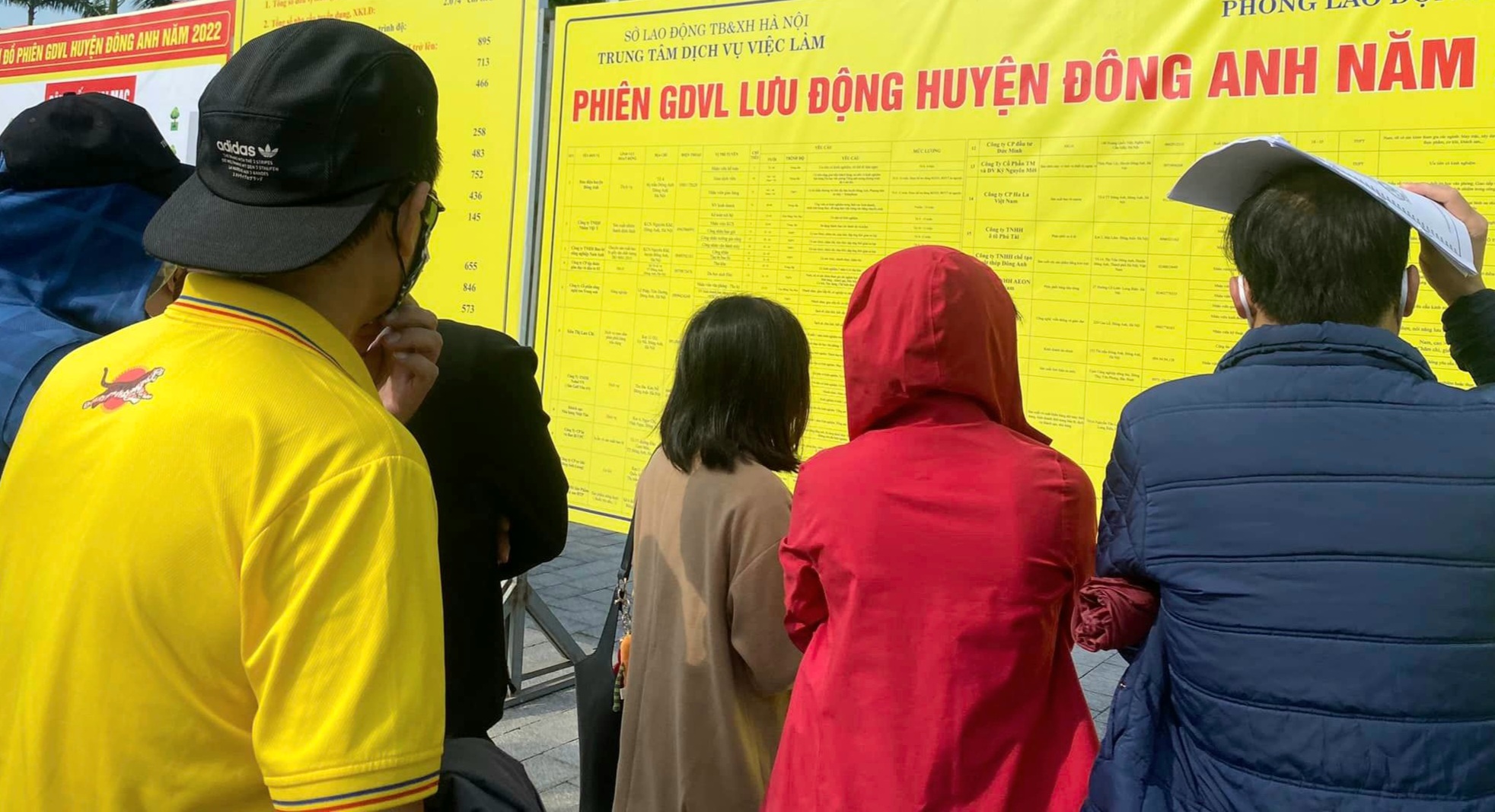 Người lao động tìm hiểu thông tin tuyển dụng của các 6Pg88.con độc quyền mỗi ngày. 