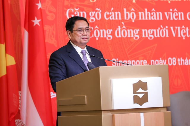 Thủ tướng Phạm Minh Chính phát biểu tại cuộc gặp mặt với cộng đồng người Việt Nam tại Singapore. Ảnh - VGP. 