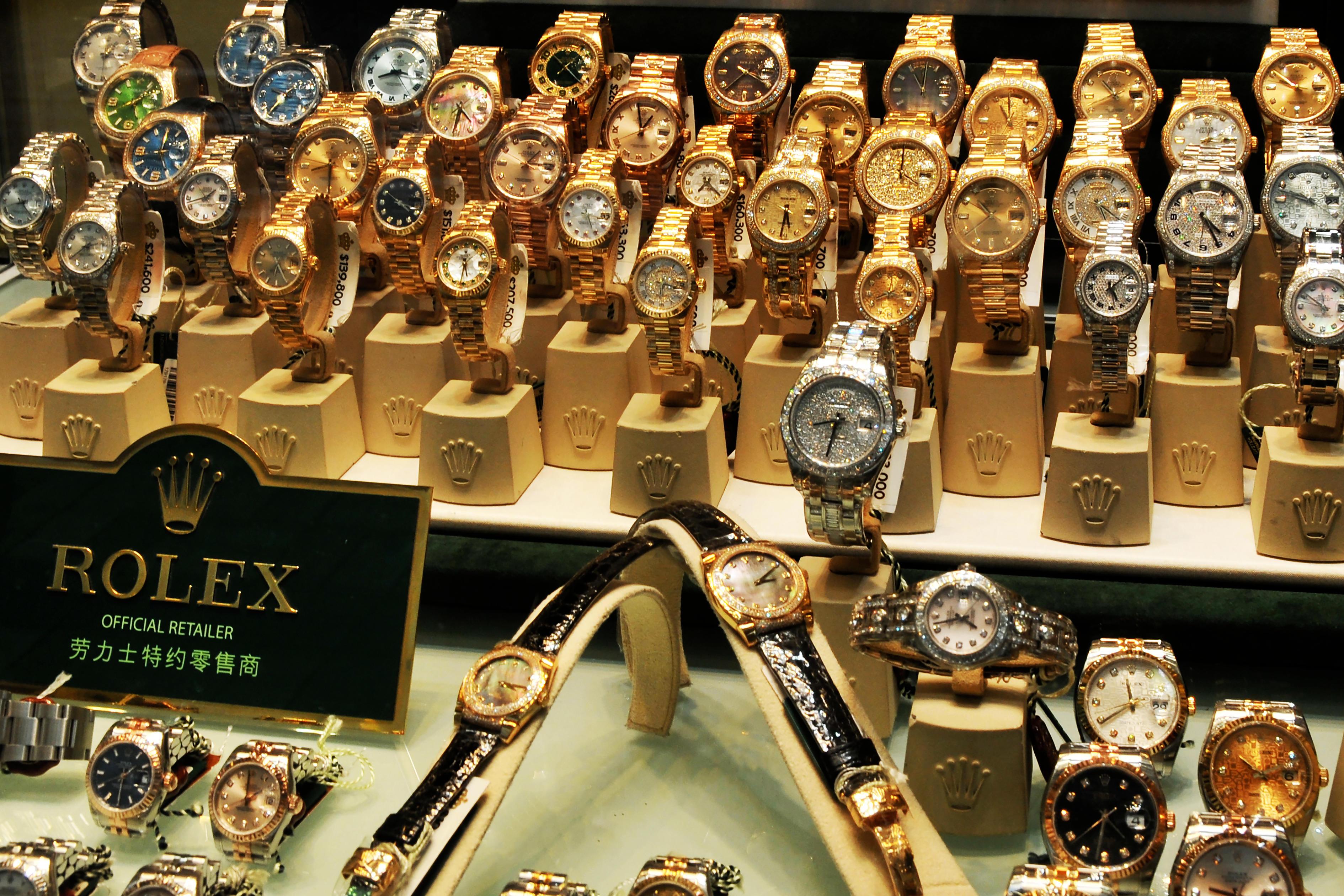 Trong số c&aacute;c thị trường lớn th&igrave; Trung Quốc l&agrave; nơi gi&aacute; Rolex &iacute;t bị b&oacute;p m&eacute;o nhất, c&ograve;n Omega v&agrave; Longines l&agrave; 2 thương hiệu được resale nhiều nhất.