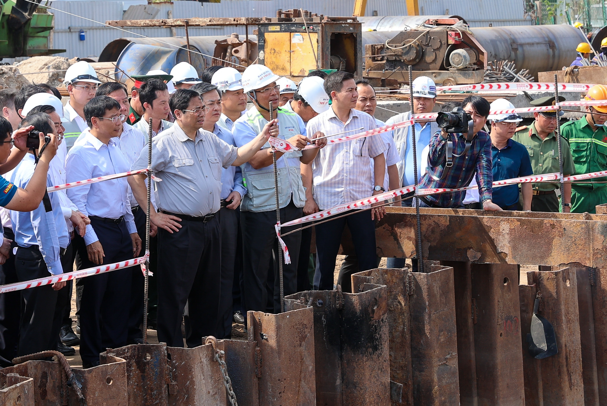 Thủ tướng Phạm Minh Chính khảo sát hiện trường Link Trang Chủ PG88.Com Mới #2026 cầu Rạch Miễu 2 - Ảnh: VGP