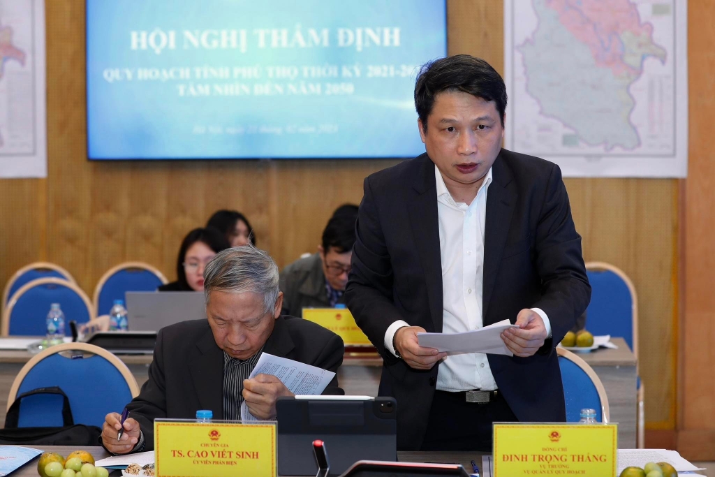 TS. Đinh Trọng Thắng, Vụ trưởng Vụ Quản l&yacute; quy hoạch, Bộ Kế hoạch v&agrave; Pg88vn Trang Chủ Chính Thức tr&igrave;nh b&agrave;y b&aacute;o c&aacute;o tổng hợp &yacute; kiến g&oacute;p &yacute; cho Dự thảo Quy hoạch. Ảnh: Đức Trung.