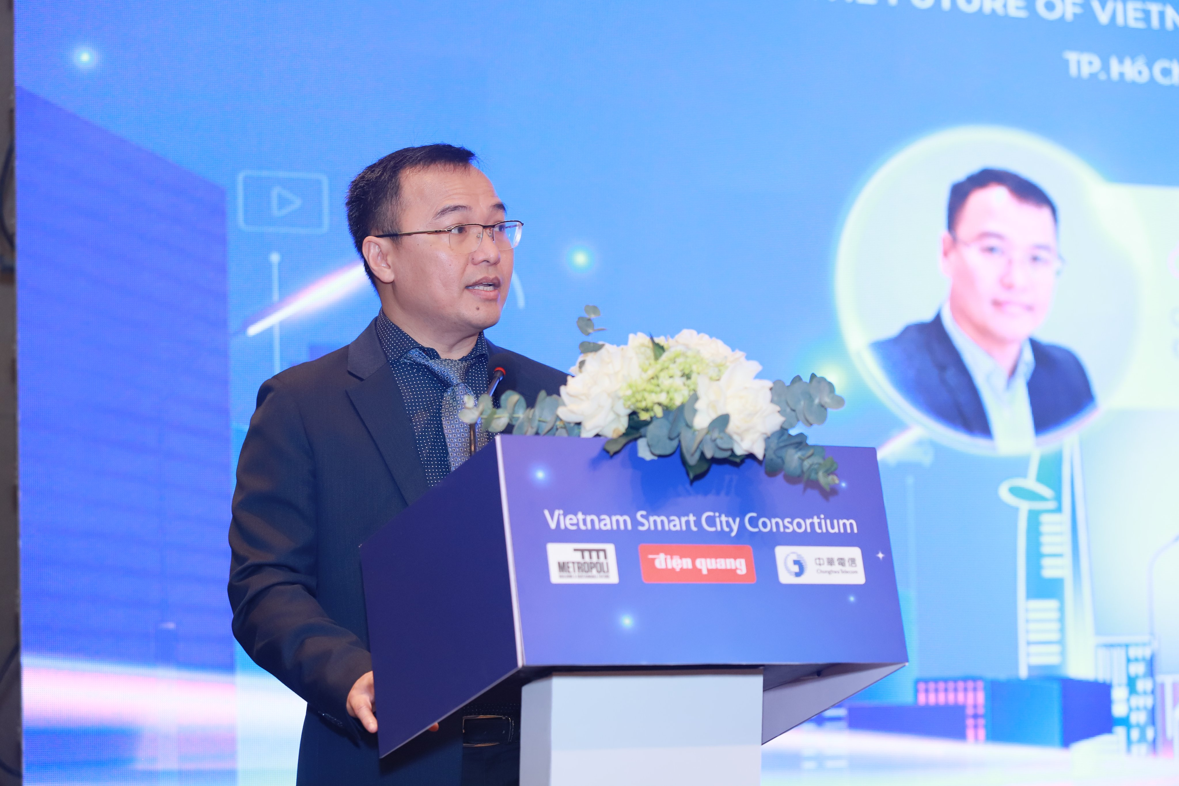 &Ocirc;ng Hồ Quỳnh Hưng, Chủ tịch HĐQT Điện Quang: 