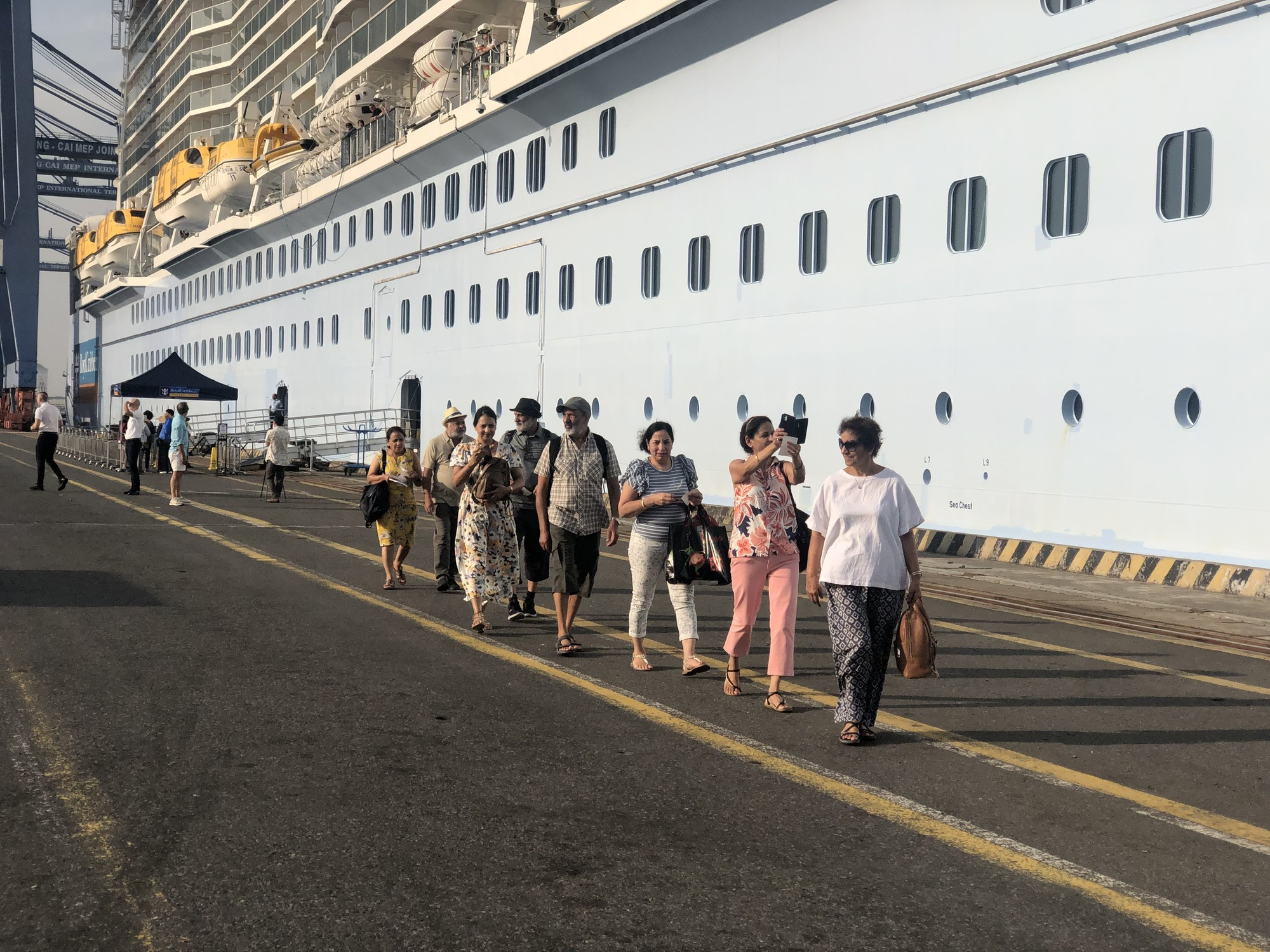 T&agrave;u biển quốc tế Spectrum of the Seas mang theo 3.500 kh&aacute;ch đ&atilde; cập cảng&nbsp;Ph&uacute; Mỹ (B&agrave; Rịa - Vũng T&agrave;u) s&aacute;ng 26/2.
