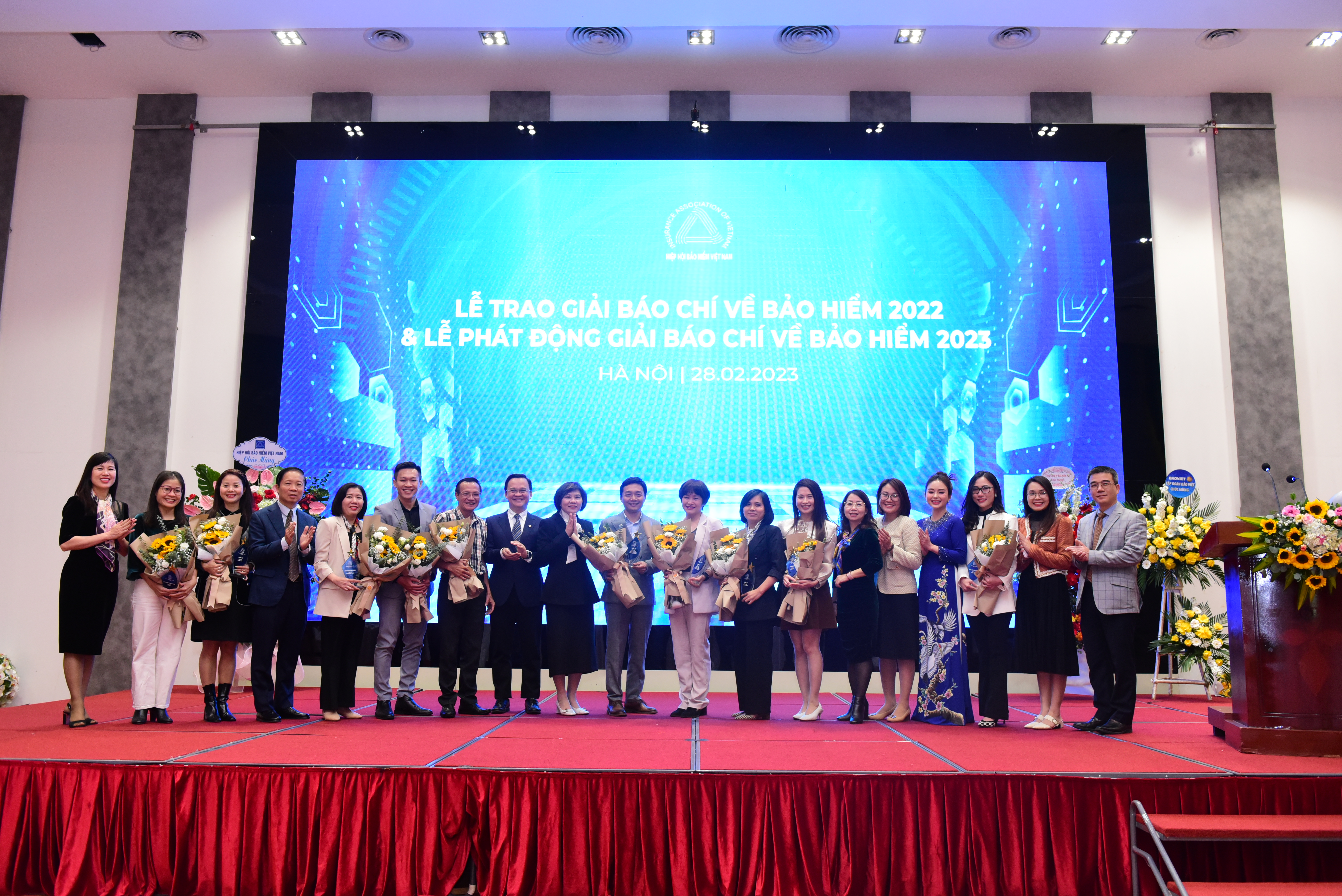 C&aacute;c t&aacute;c giả được trao giải năm 2022.&nbsp;