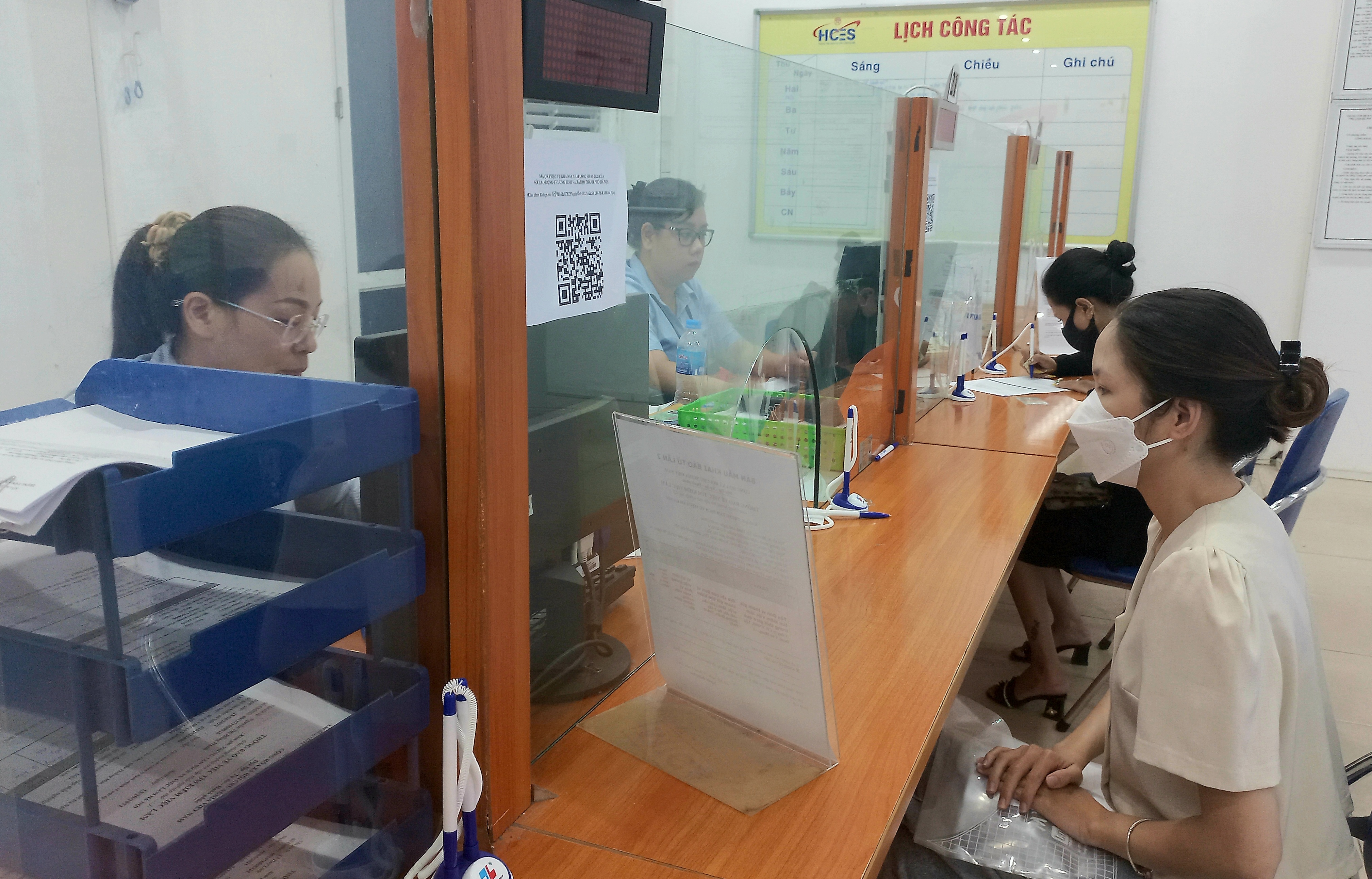 Sẽ có thêm người lao động được nhận lương hưu nếu giảm năm đóng bảo hiểm xã hội. Ảnh - N.Dương. 