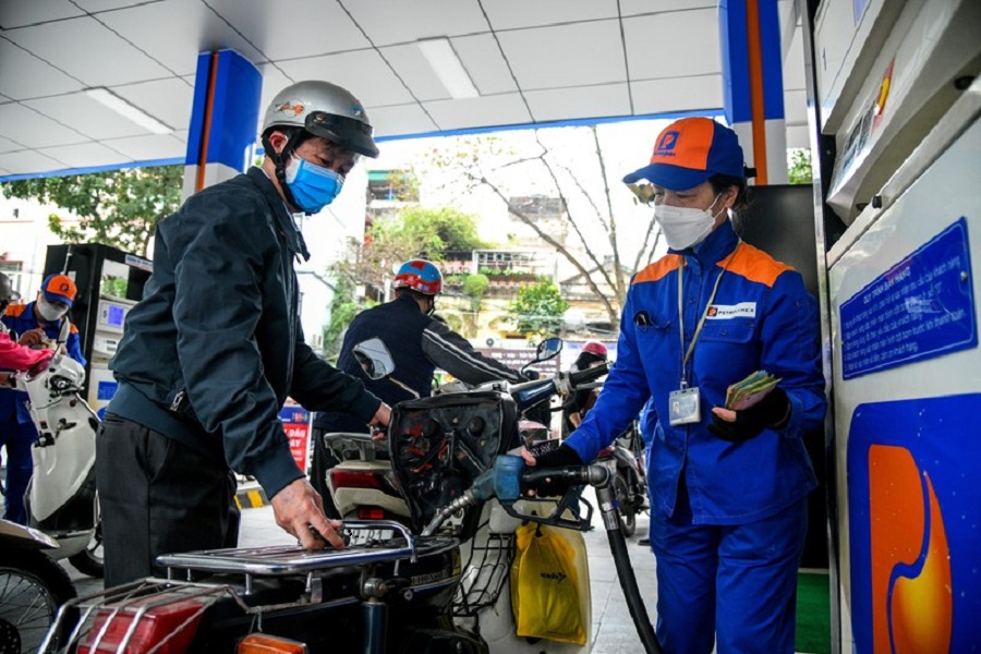 Giá xăng dầu được điều chỉnh giảm từ chiều ngày 1/3/2021.