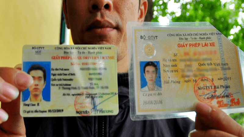 Việc tăng đột biến lượng người dân đến làm thủ tục cấp, đổi bằng lái xe, một phần do vướng mắc khi đổi giấy phép lái xe qua mạng.