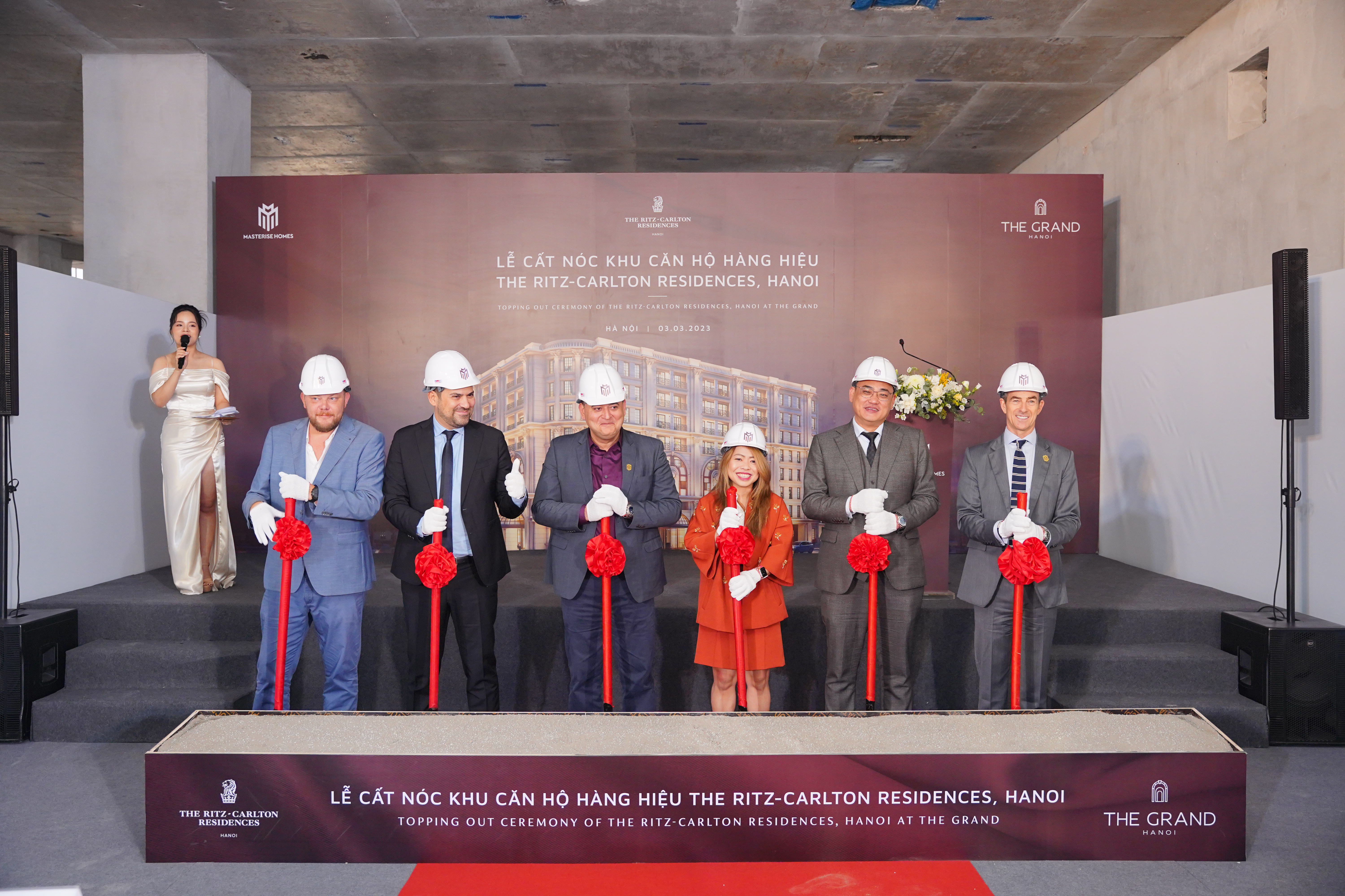Từ trái sang phải: Ông Chris Aspinall – Giám đốc HBA Vietnam; Ông Marios Kyrikiades - CFO, Italian Fit-Out; ông Naved Agha, Phó Giám đốc Khối PG88 hơn 2,1 triệu thành viên Link Trang Chủ PG88.Com Mới #2026, Masterise Homes; bà Penny Trinh – Giám đốc cấp cao mảng Link Trang Chủ PG88.Com Mới #2026 phức hợp, khu vực Châu Á Thái Bình Dương không bao gồm Trung Quốc, Marriott International; Ông Adrian Chen, Giám đốc PG88 Uy Tín Số 1 Việt Nam, Masterise Home, Ông Julian Wyatt, CEO cty Masterise Property Management. Ảnh: Masterise Homes.