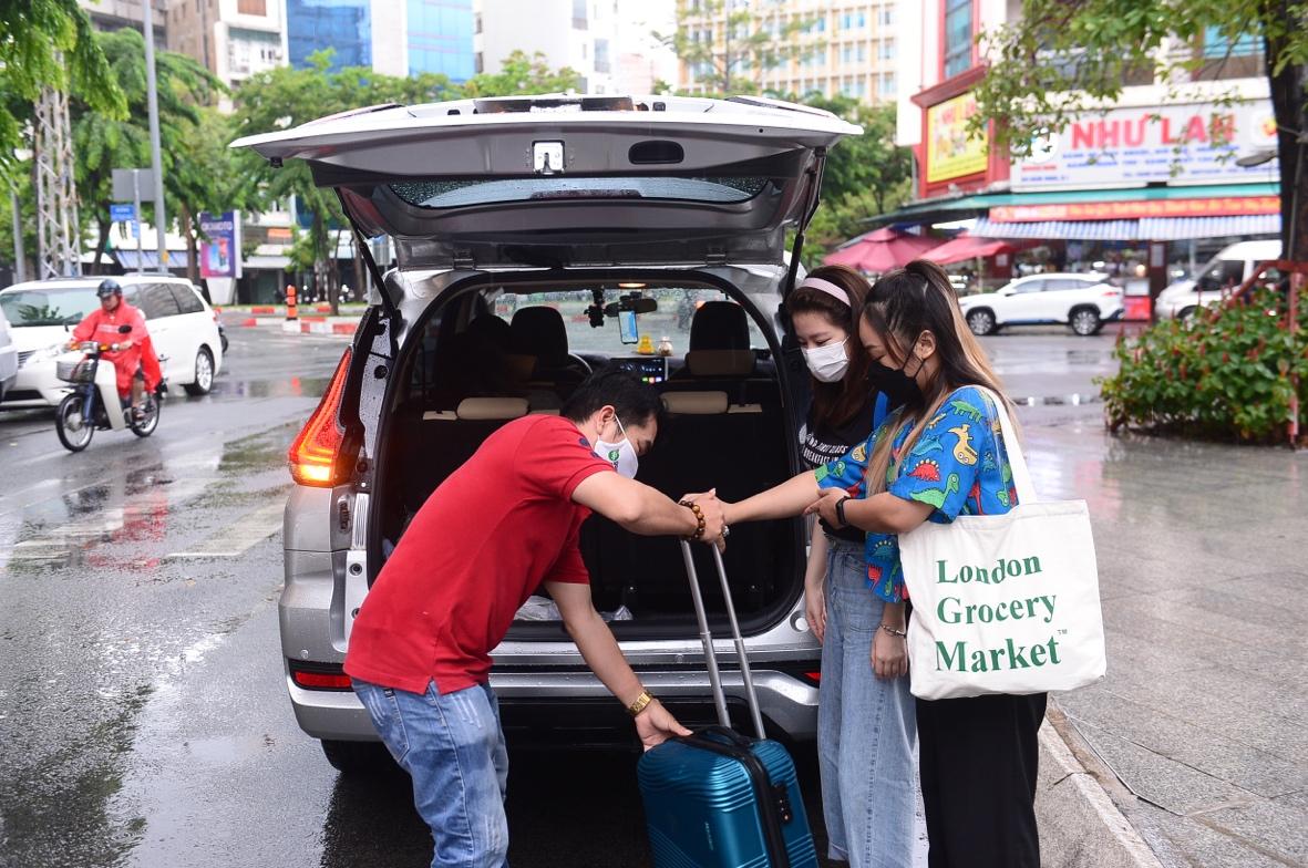 Việc sử dụng GoCar khi di chuyển đến v&agrave; đi tại s&acirc;n bay T&acirc;n Sơn Nhất đ&atilde; trở n&ecirc;n tiện lợi v&agrave; tiết kiệm hơn cho người d&ugrave;ng.