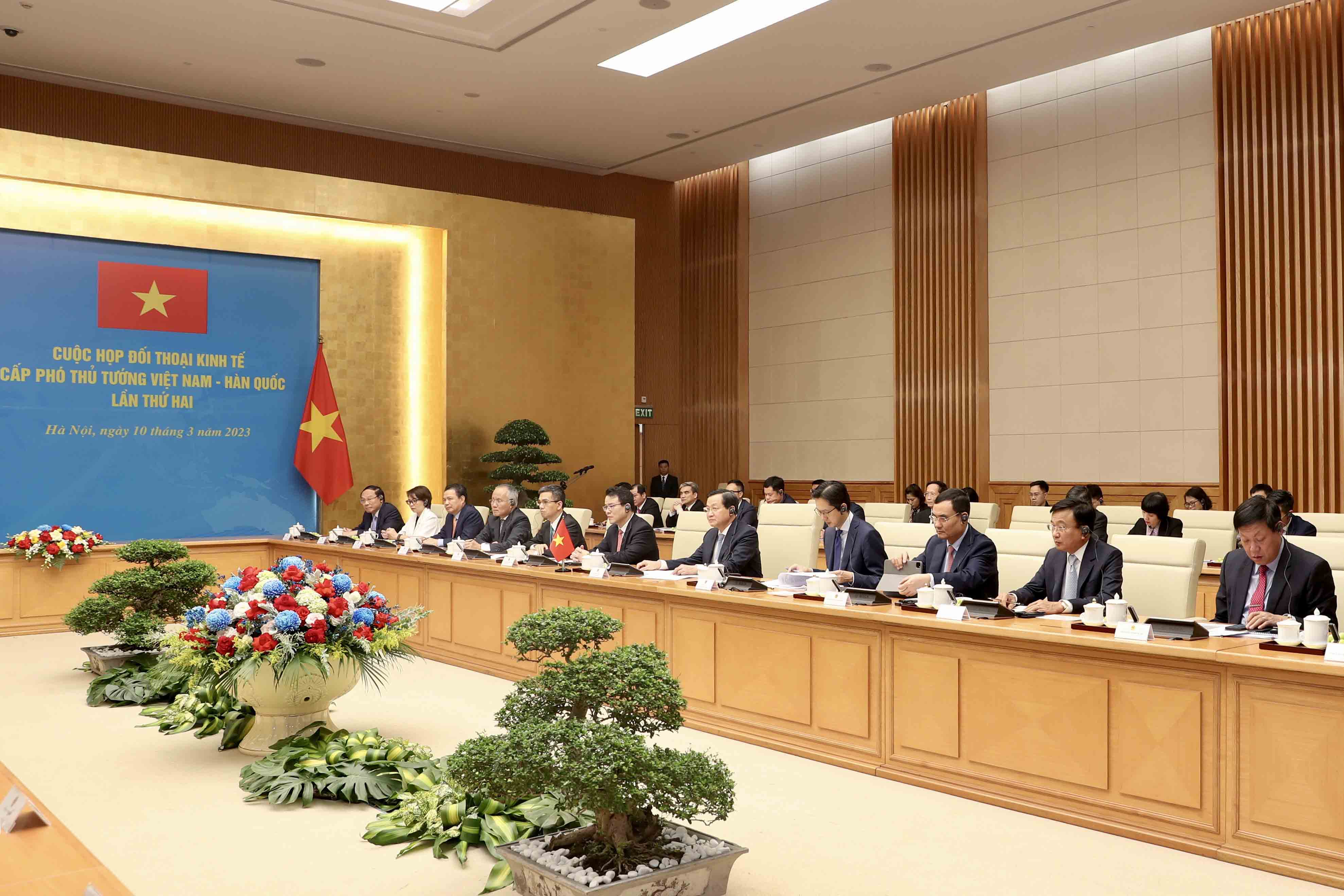 Đo&agrave;n Việt Nam tham dự Đối thoại.