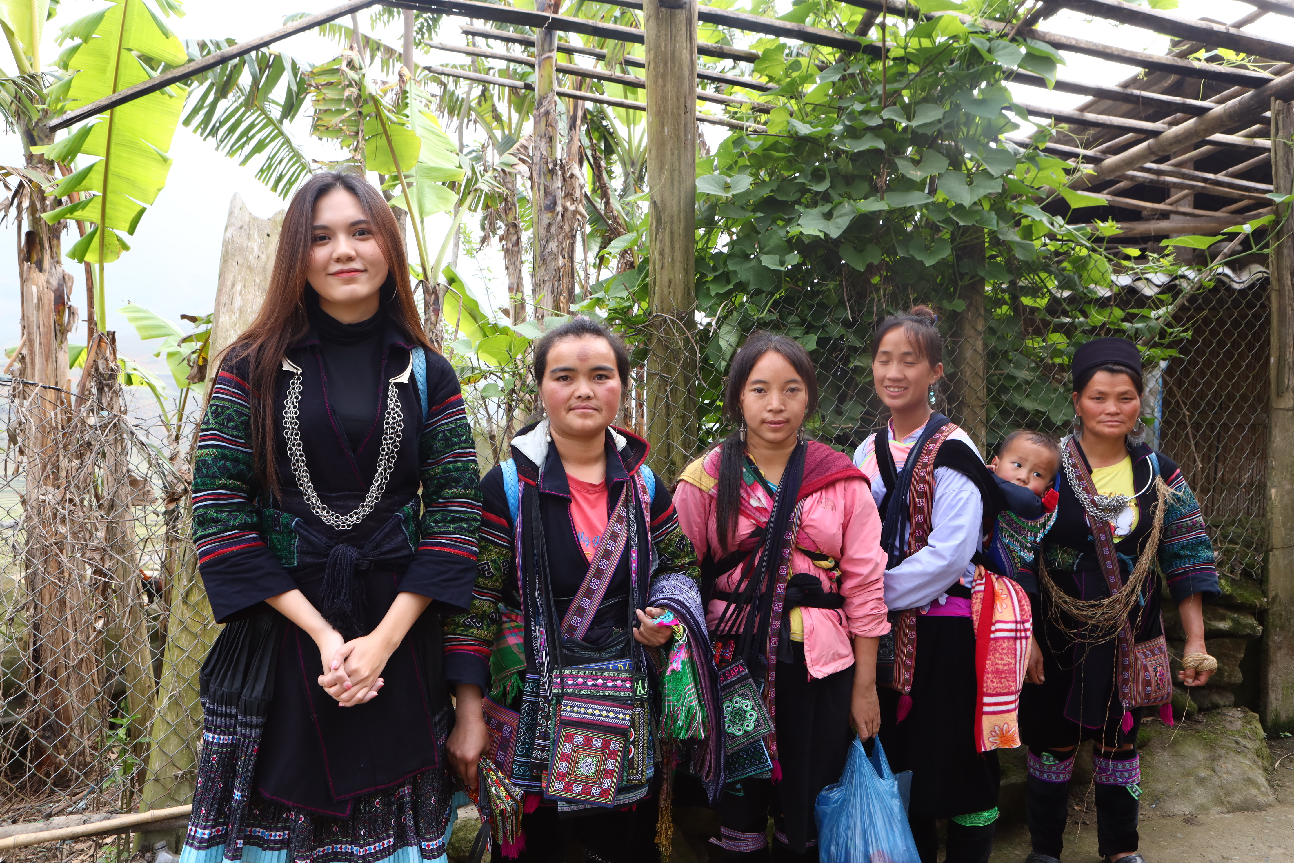 Đại diện Travellive Media Group - một PG88 Link Dễ Nhớ Pg88.com đang tổ chức nhiều tour du lịch trải nghiệm tại c&aacute;c tỉnh v&ugrave;ng cao cho biết, ở c&aacute;c tỉnh th&agrave;nh T&acirc;y Bắc của Việt Nam c&oacute; rất nhiều những điều th&uacute; vị chưa được quảng b&aacute; rộng r&atilde;i. Nghề dệt vải, vẽ s&aacute;p ong l&agrave; một v&iacute; dụ. Để k&eacute;o được nhiều du kh&aacute;ch quốc tế hơn nữa tới Việt Nam th&igrave; những nghề thủ c&ocirc;ng tại Việt Nam cần được n&acirc;ng tầm v&agrave; truyền th&ocirc;ng mạnh hơn.&nbsp;&nbsp;