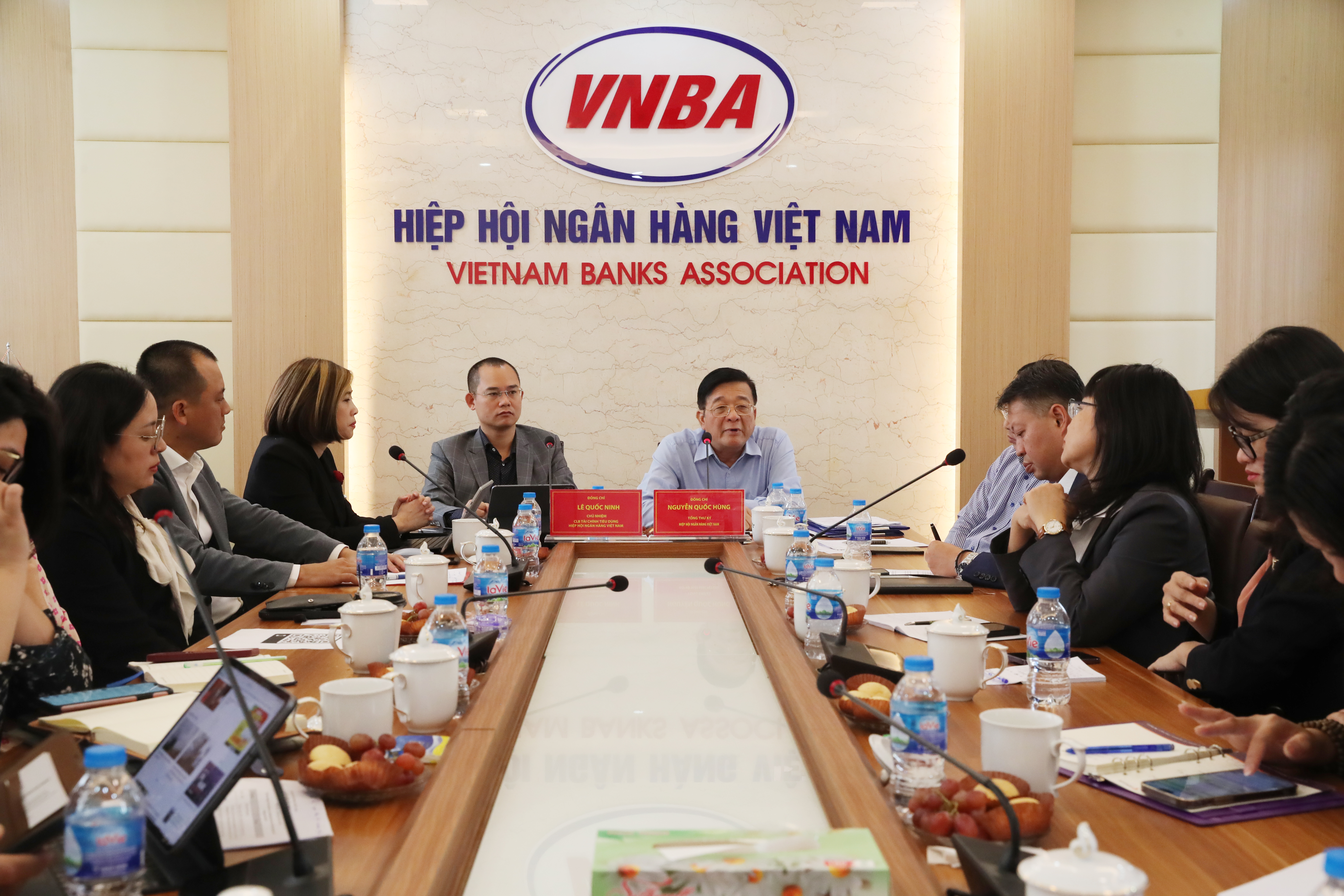 To&agrave;n cảnh cuộc họp.