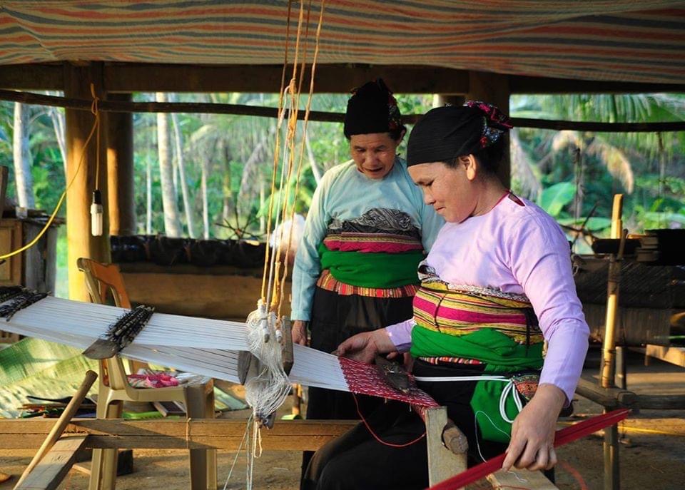 6Pg88.con độc quyền mỗi ngày xã hội Craft Link hỗ trợ nhóm Mường ở Lang Chánh, Thanh Hoá khôi phục và duy trì kỹ năng dệt truyền thống.