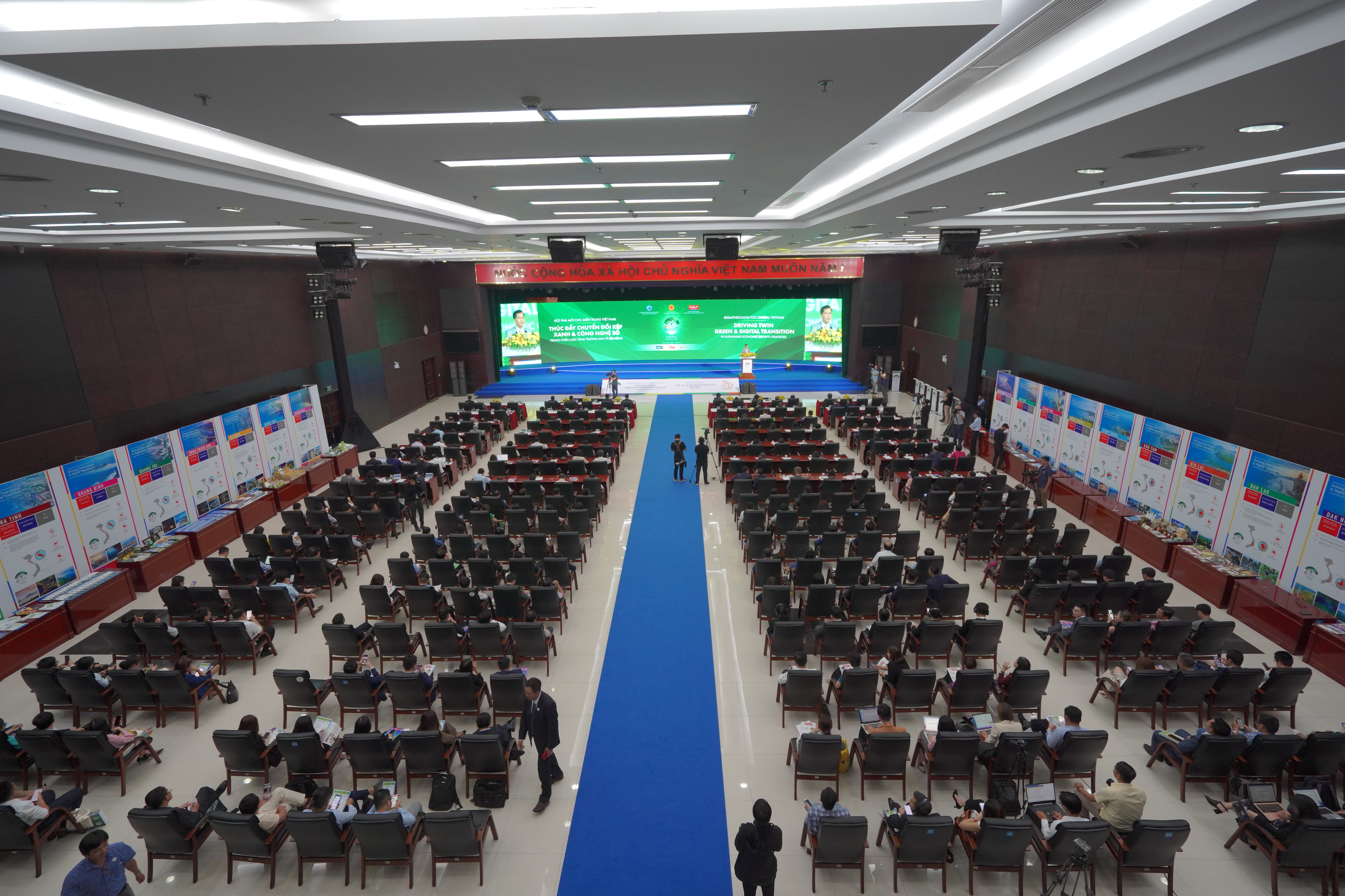 Hội trường lớn tại Trung tâm Pg88hi nạp rút siêu tốc Đà Nẵng - nơi diễn ra sự kiện trong chiều 17-3 không còn chỗ trống 