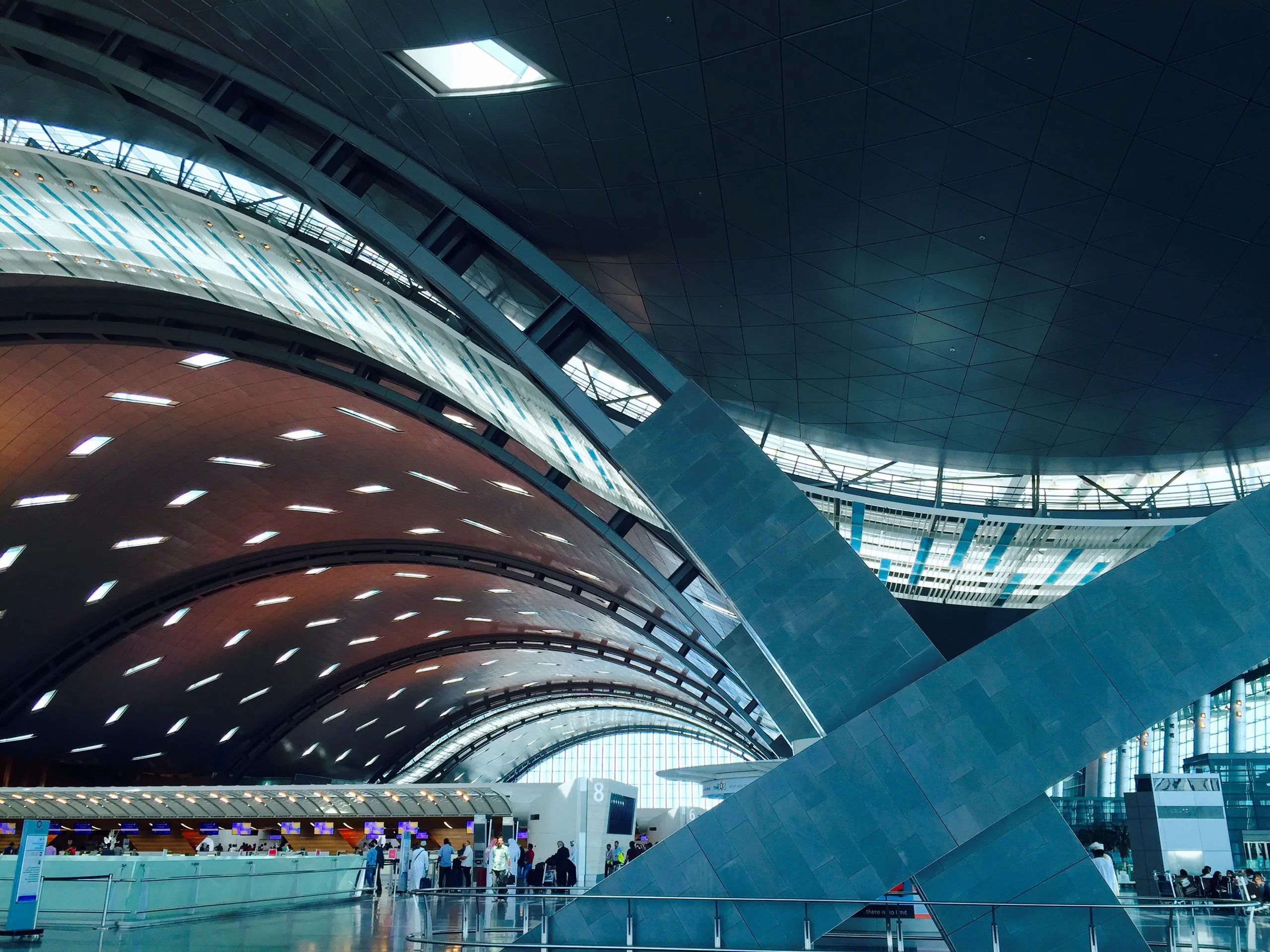 S&acirc;n bay quốc tế Hamad ở Doha, Qatar cung cấp nhiều dịch vụ cho kh&aacute;ch du lịch qu&aacute; cảnh, một trong số đ&oacute; l&agrave; c&aacute;c chuyến tham quan th&agrave;nh phố.