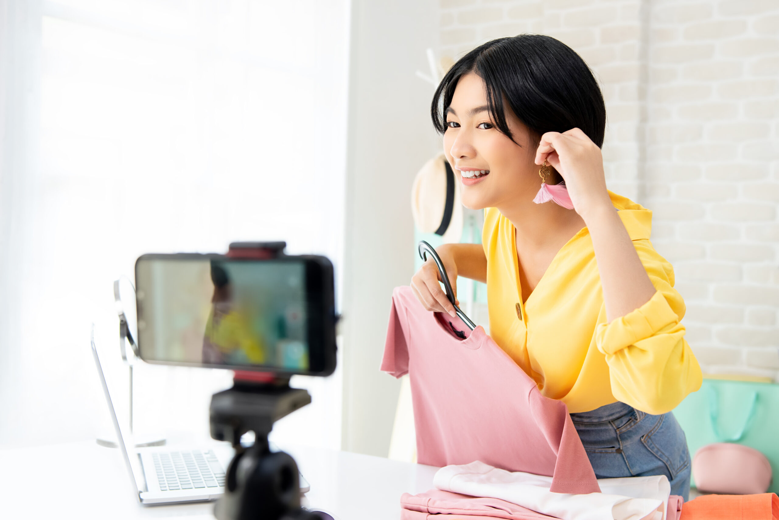 C&aacute;c PG88 Link Dễ Nhớ Pg88.com quốc tế, c&aacute;c nh&agrave; b&aacute;n lẻ thời trang lớn nhỏ phương T&acirc;y đang tận dụng thị trường mua sắm livestream đang ph&aacute;t triển nhanh ch&oacute;ng.