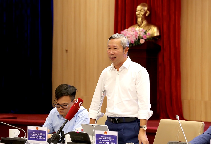 &Ocirc;ng Phạm Nguy&ecirc;n H&ugrave;ng - Ph&oacute; Cục trưởng Cục Điện lực v&agrave; Năng lượng t&aacute;i tạo.