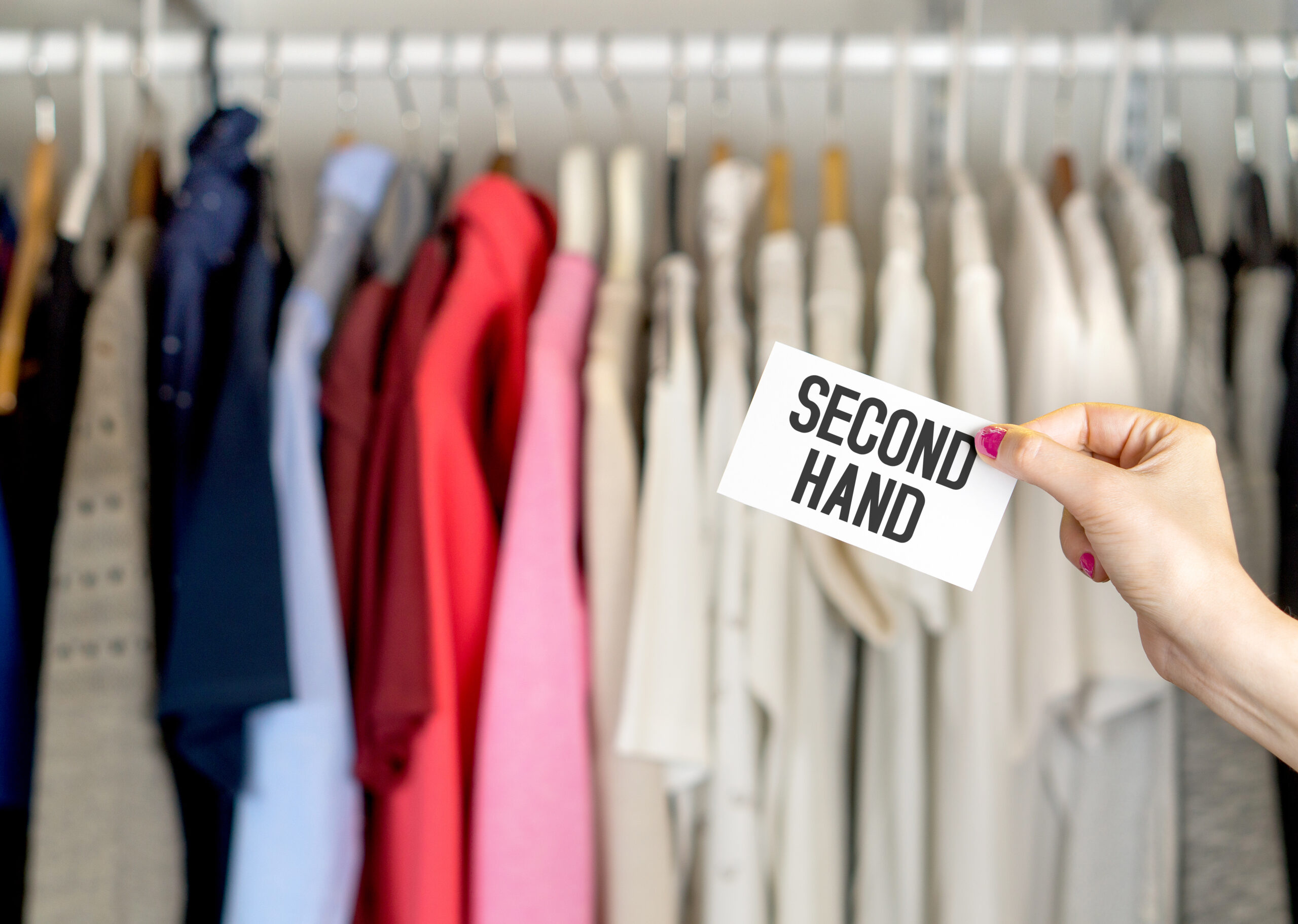 Hấp lực từ thị trường đ&atilde; th&uacute;c đẩy m&ocirc; h&igrave;nh mua b&aacute;n thời trang secondhand nở rộ.