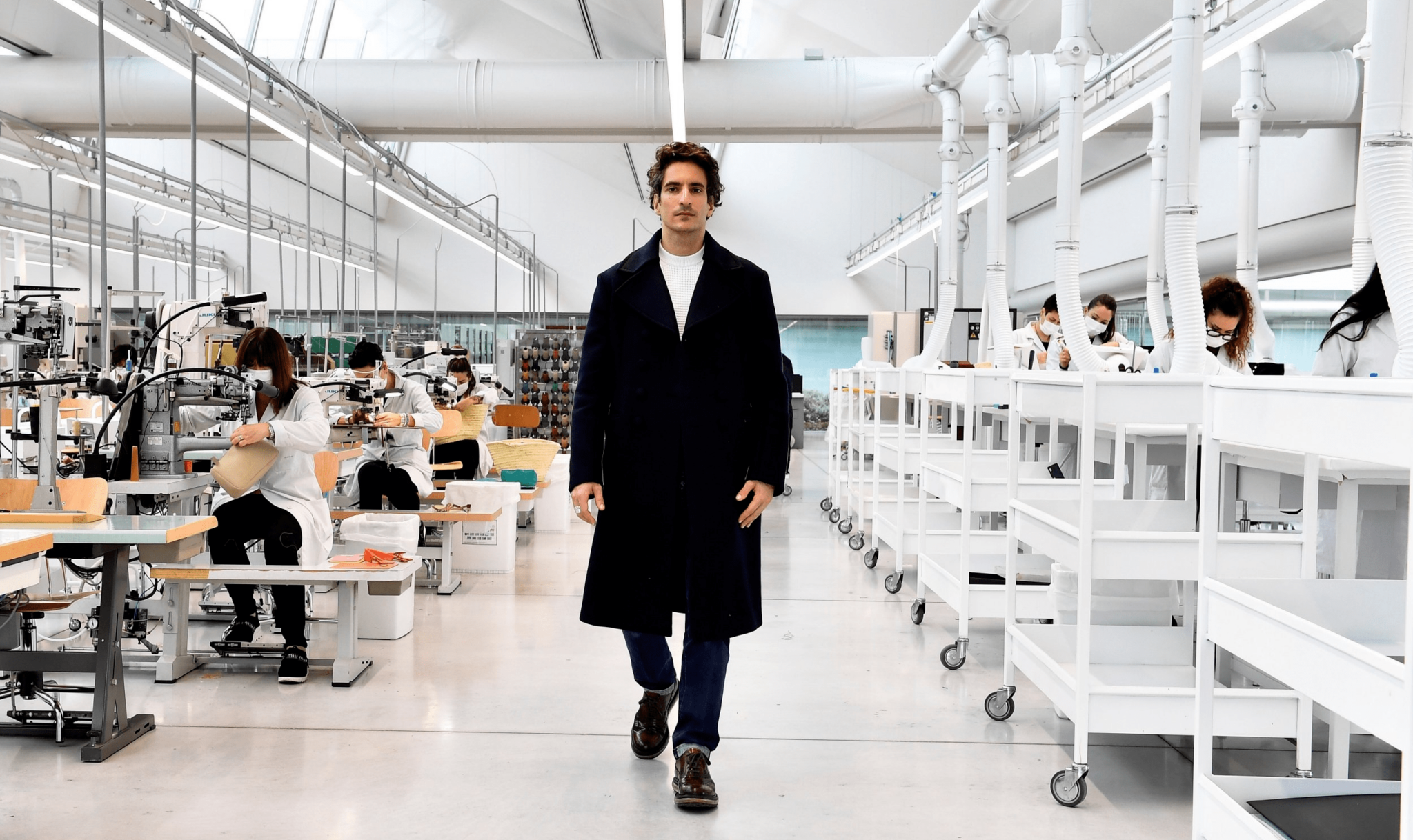 Lorenzo Bertelli, Gi&aacute;m đốc truyền th&ocirc;ng v&agrave; quảng c&aacute;o của tập đo&agrave;n v&agrave; l&agrave; con trai cả của vợ chồng chủ tịch Patrizio Bertell - Miuccia Prada.
