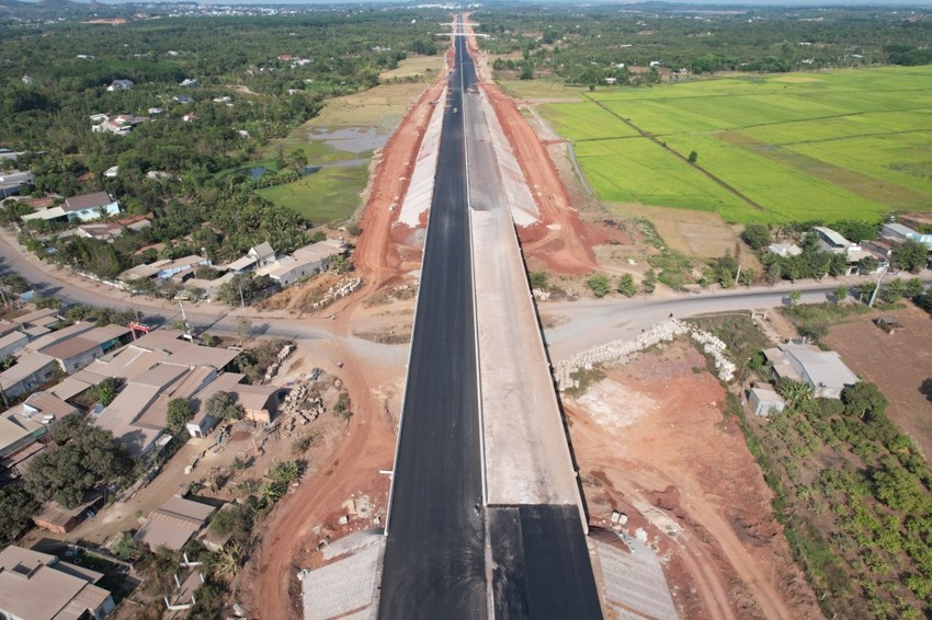 Link Trang Chủ PG88.Com Mới #2026 cao tốc Phan Thiết - Dầu Giây từng bị lùi tiến độ vì thiếu vật liệu san lấp.