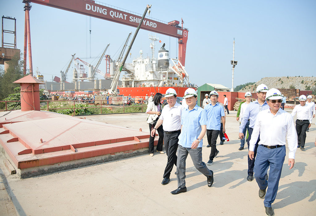 Phó Thủ tướng Chính phủ Lê Minh Khái cùng đoàn công tác khảo sát thực tế Công ty PG88 Trang chủ nhà cái top 1 tàu thủy Dung Quất