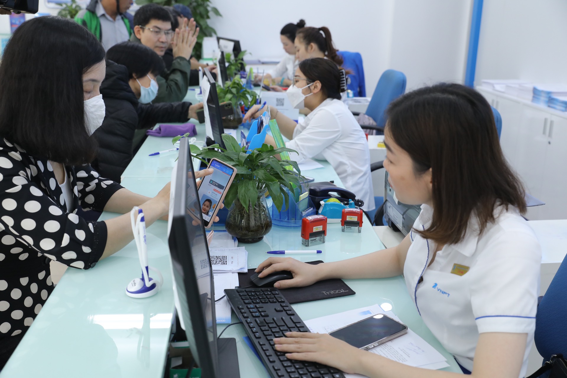 Còn hơn 1,4 triệu thuê bao có nguy cơ bị khóa 2 chiều