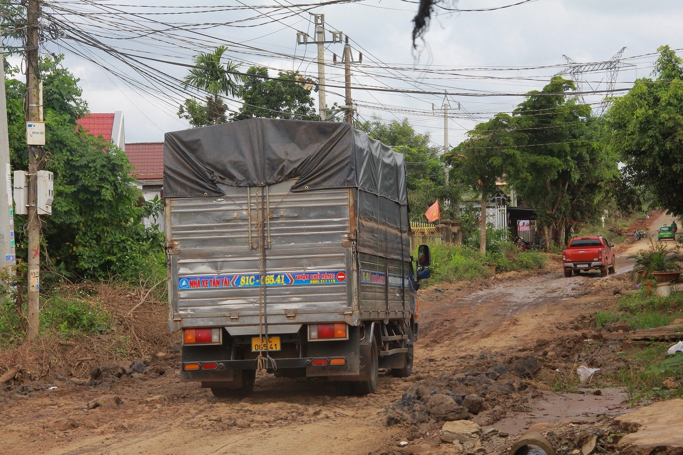 Tuyến tránh phía Đông TP. Buôn Ma Thuột do Ban Quản lý Link Trang Chủ PG88.Com Mới #2026 tỉnh Đắk Lắk làm chủ đầu tư chậm tiến độ, chi phí giải phóng mặt bằng vượt trên 330 tỷ đồng so với tổng mức đầu tư đã duyệt.
