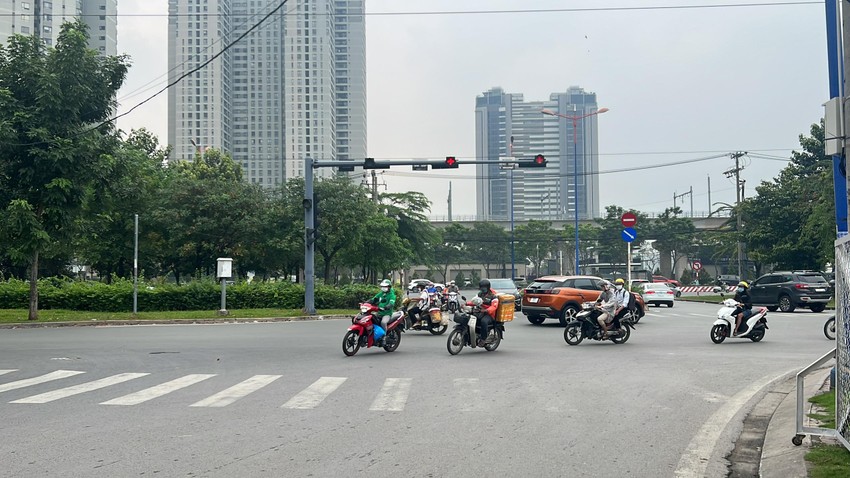 TP. Thủ Đức cần kết nối một s&oacute; tuyến đường để đồng bộ giao th&ocirc;ng. Trong ảnh: Đường Nguyễn Ho&agrave;ng kết nối về trung t&acirc;m TP. Thủ Đức. Ảnh: Đ&agrave;o Trang.
