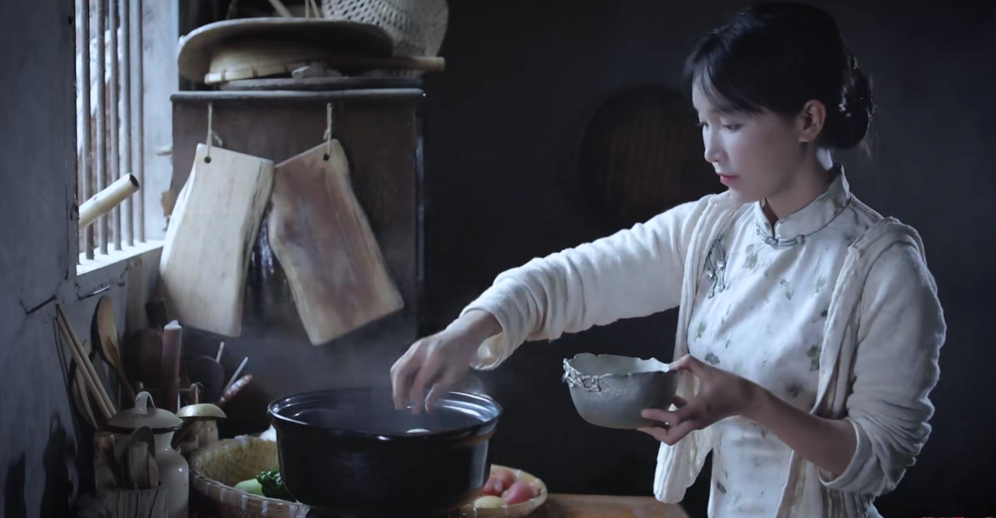 Thu 120.000 USD mỗi tháng dù ngừng ra video, ngành sáng tạo nội dung vẫn 
