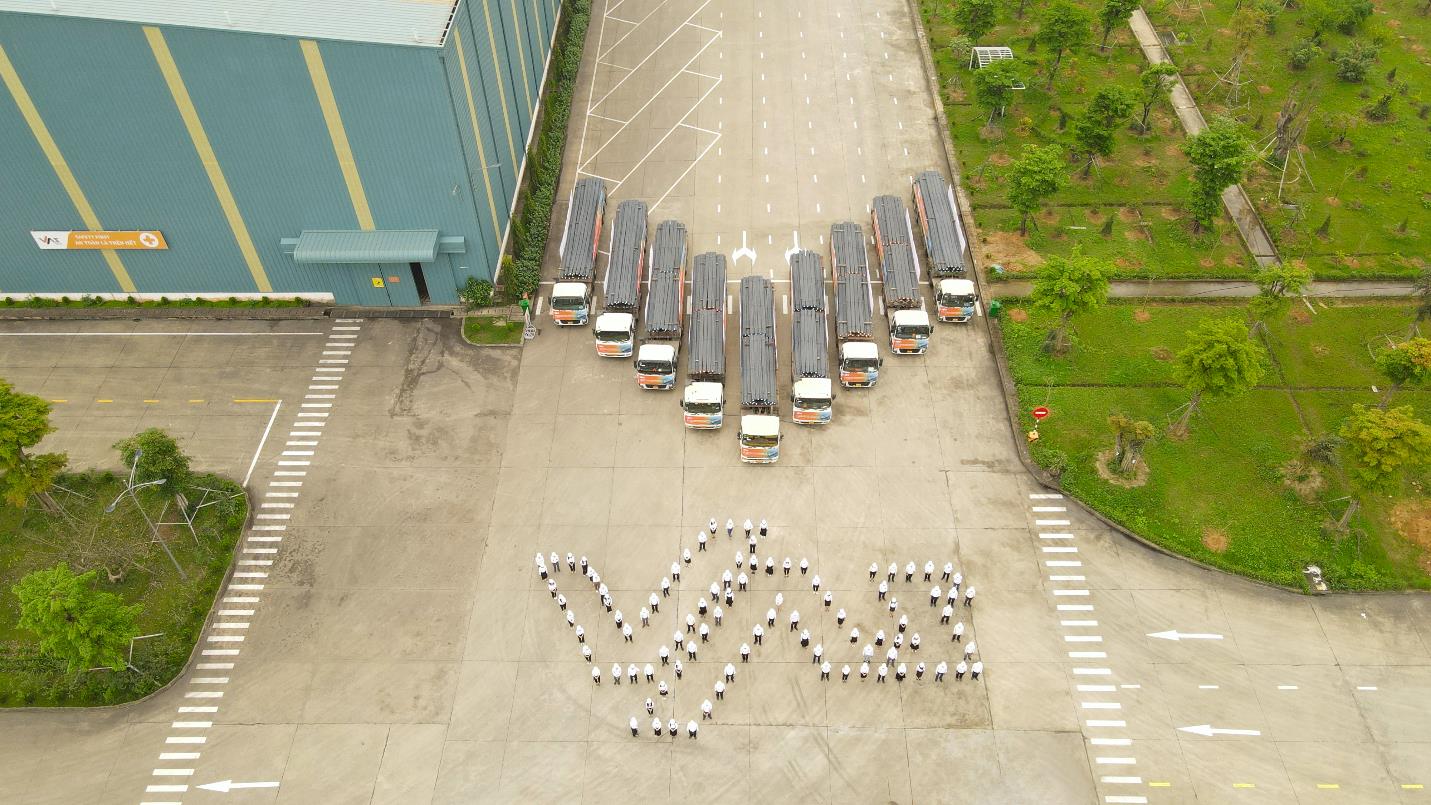 Những chuyến xe chở th&eacute;p VAS vươn tầm quốc tế.