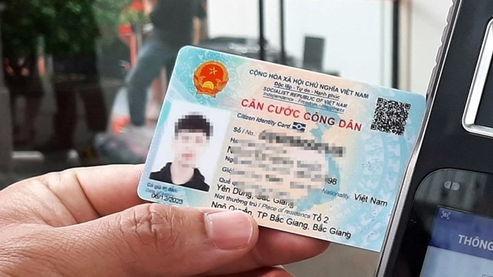 Cẩn trọng giao chứng minh nhân dân nhờ người khác mở sổ tiết kiệm