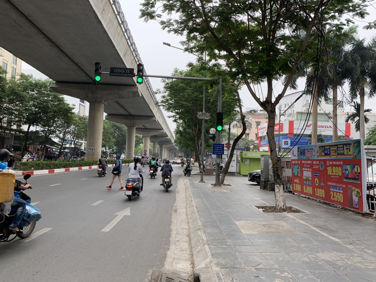 Chia sẻ với 6PG88VN, &ocirc;ng Trần Việt H&agrave;, Ph&oacute; Chủ tịch UBND Quận Cầu Giấy, cho biết, mặc d&ugrave; c&oacute; nhiều kh&oacute; khăn, th&aacute;ch thức trong 