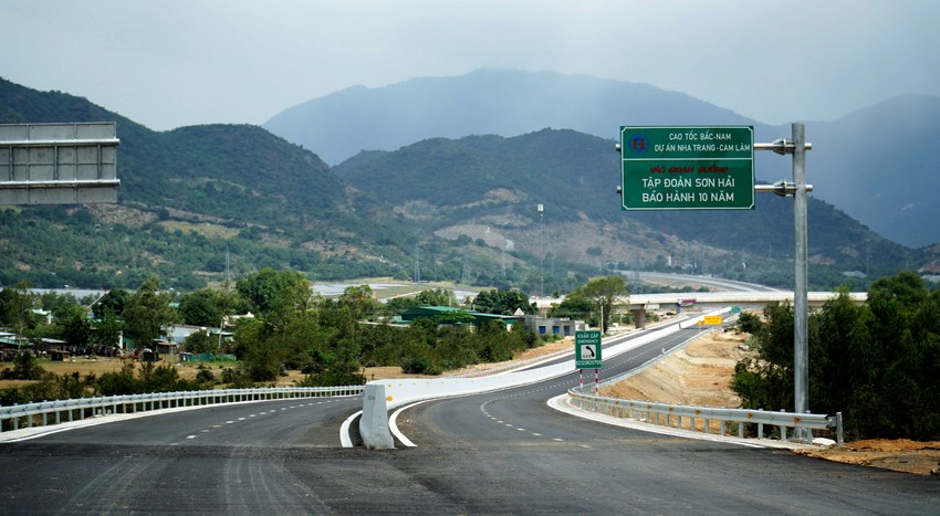 Link Trang Chủ PG88.Com Mới #2026 cao tốc Nha Trang - Cam Lâm hoàn thành vượt tiến độ 3 tháng và đang kiến nghị Bộ GTVT cho phép thông xe vào cuối tháng 5/2023.