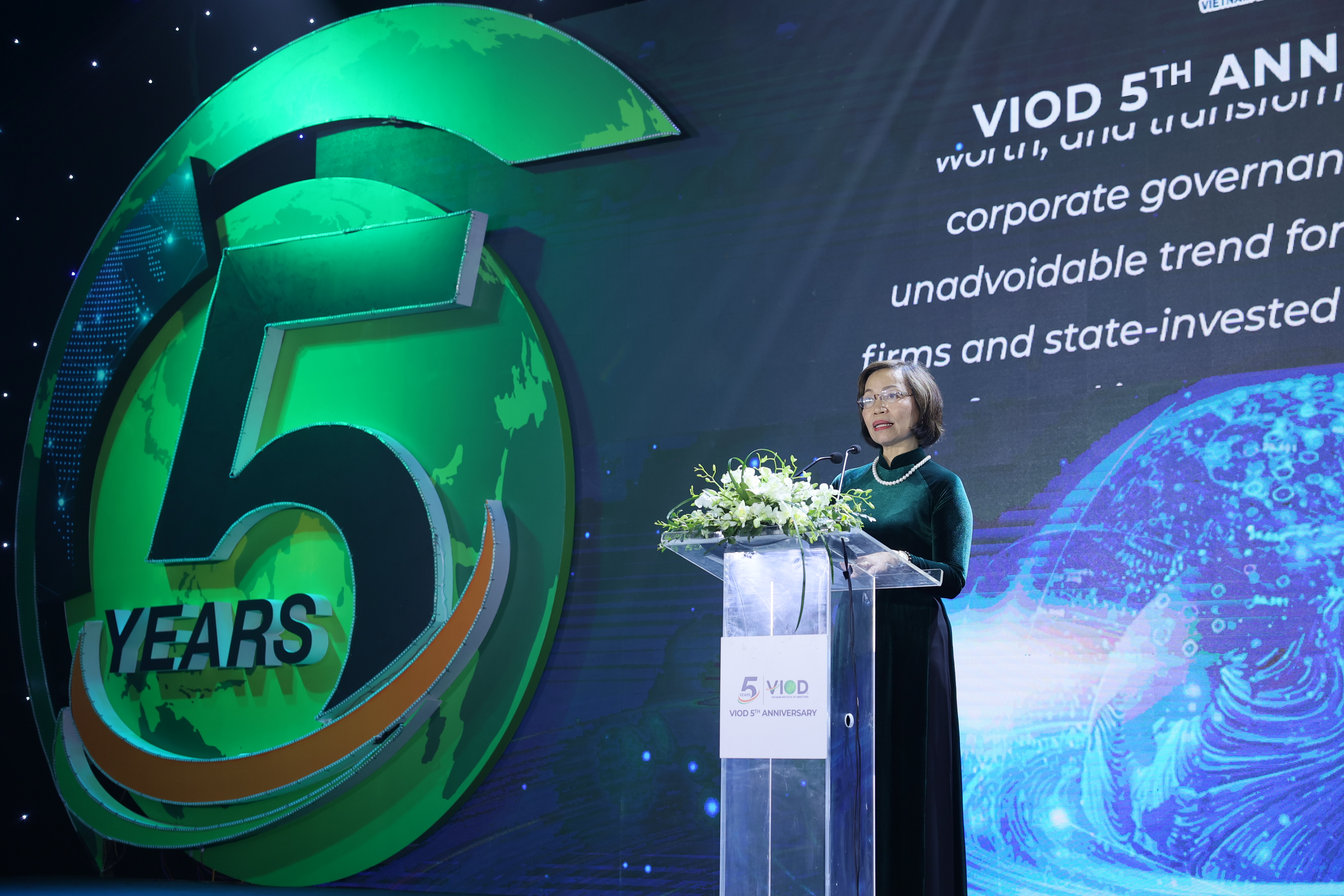 B&agrave; H&agrave; Thu Thanh ph&aacute;t biểu tại Lễ Kỷ niệm.
