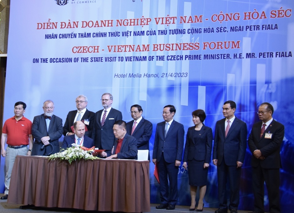 L&atilde;nh đạo hai nước chứng kiến lễ k&yacute; kết hợp t&aacute;c giữa PG88 Link Dễ Nhớ Pg88.com hai b&ecirc;n.