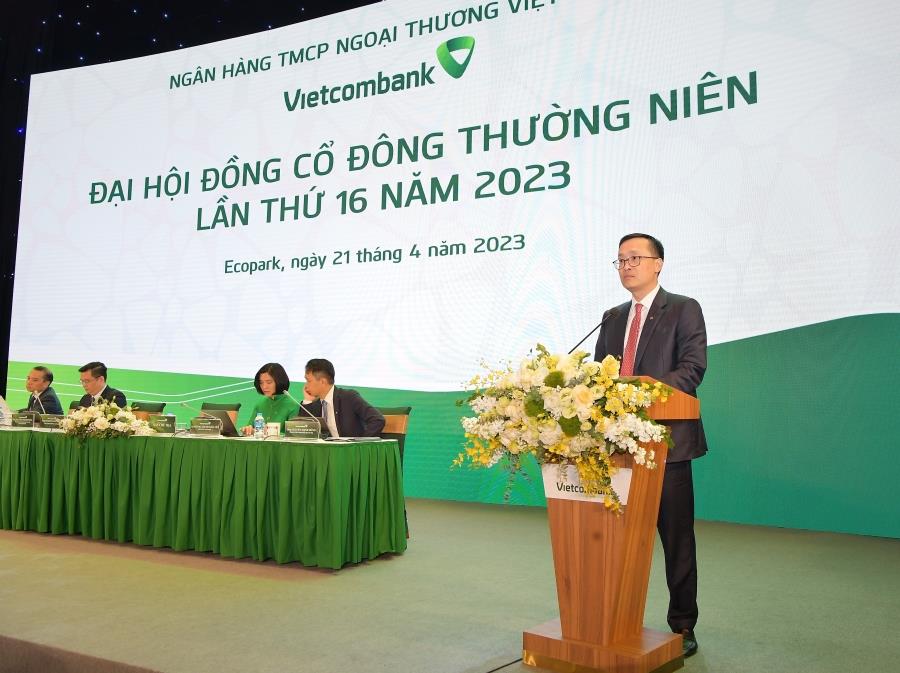 Ông Phạm Quang Dũng, chủ tịch Hội đồng quản trị Pg88 com chính chủ TMCP Ngoại thương Việt Nam (Vietcombank) chủ trì đại hội cổ đông.