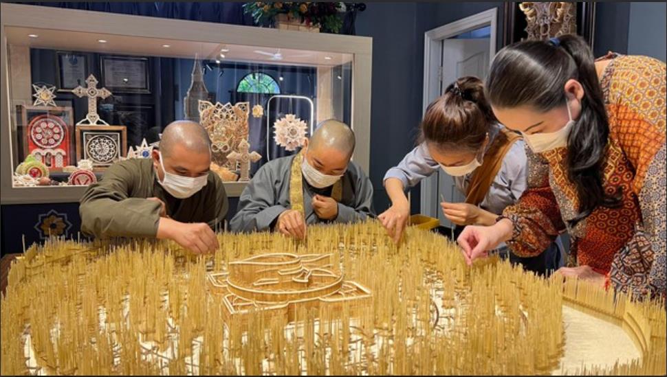 Sản phẩm trưng b&agrave;y của tại Triển l&atilde;m Thiết kế thủ c&ocirc;ng s&aacute;ng tạo c&oacute; tạo h&igrave;nh tinh xảo bằng tăm tre - ảnh BOARC - Art of Bamboo.