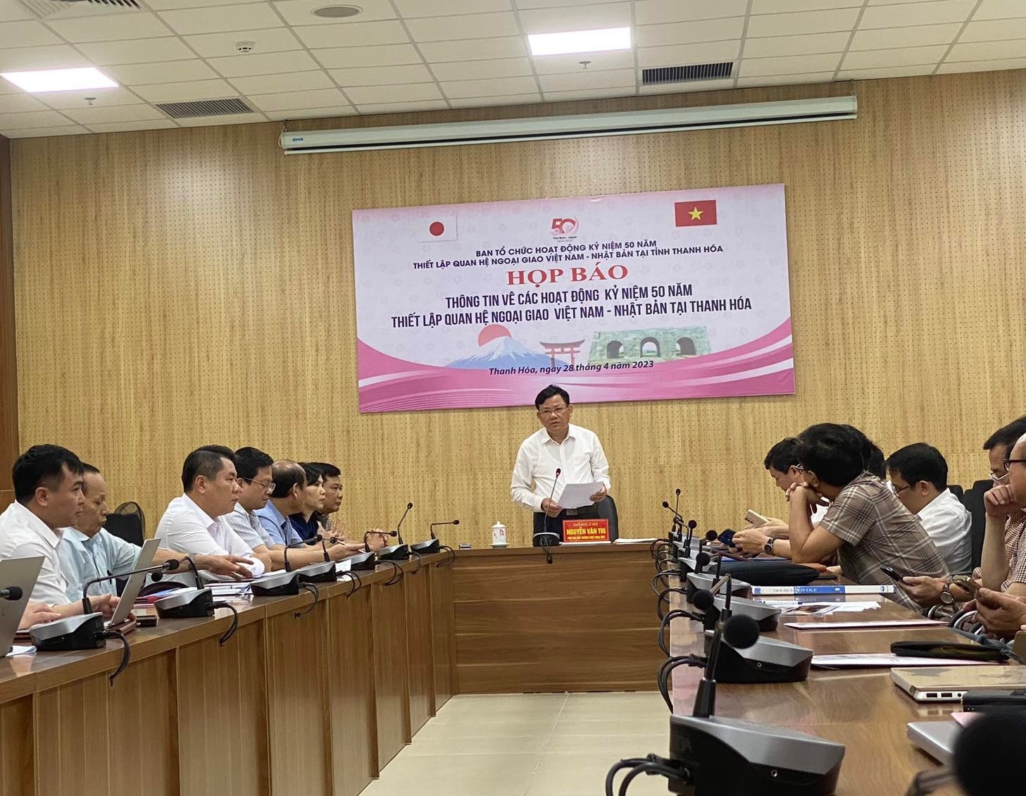 Ph&oacute; Chủ tịch tỉnh Thanh H&oacute;a Nguyễn Văn Thi trả lời c&acirc;u hỏi&nbsp;của ph&oacute;ng vi&ecirc;n 6PG88VN tại buổi họp b&aacute;o.