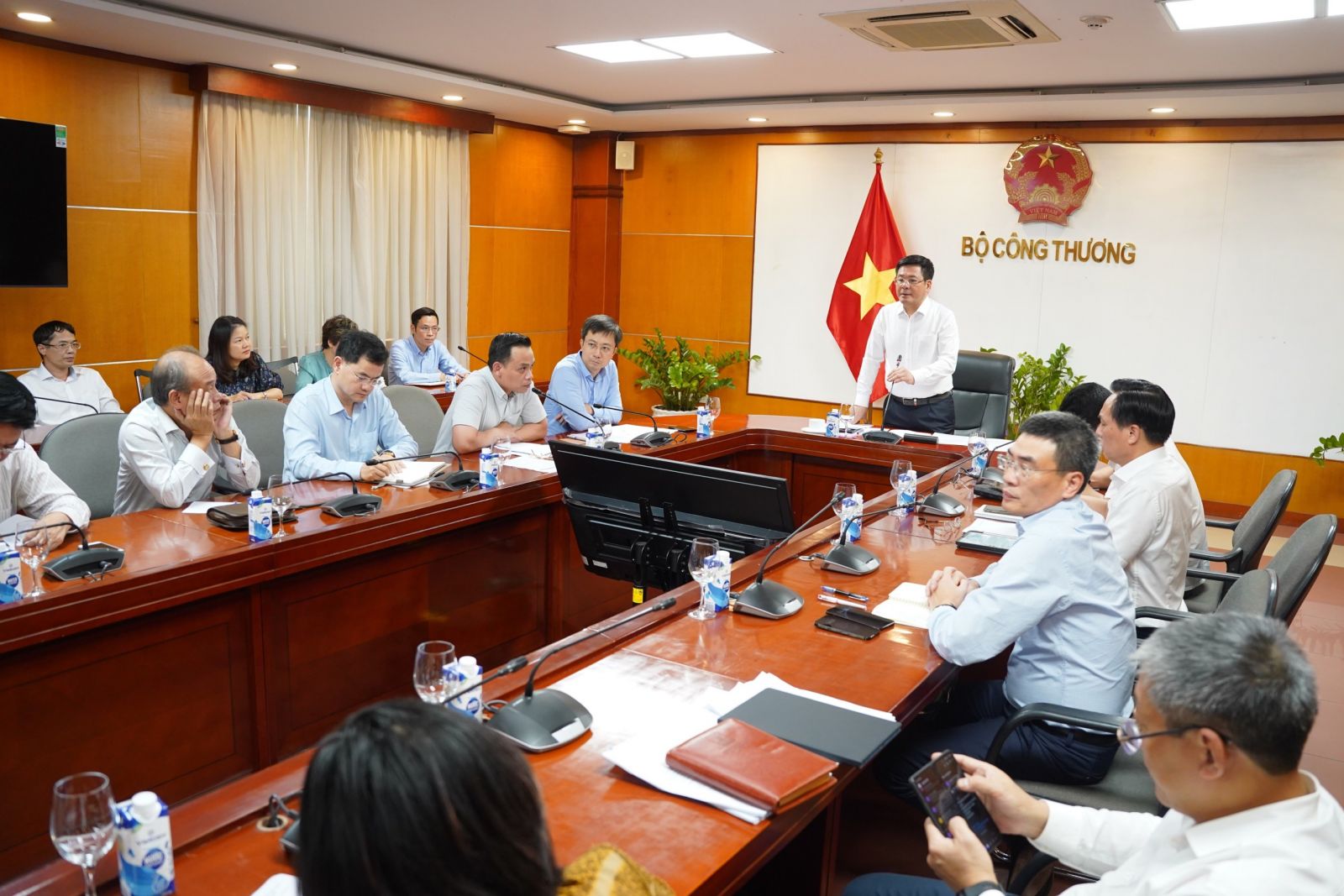 Bộ trưởng Bộ C&ocirc;ng Thương Nguyễn Hồng Di&ecirc;n: 