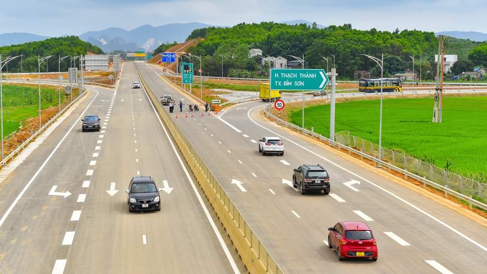Phương tiện tham gia giao th&ocirc;ng tr&ecirc;n đường.