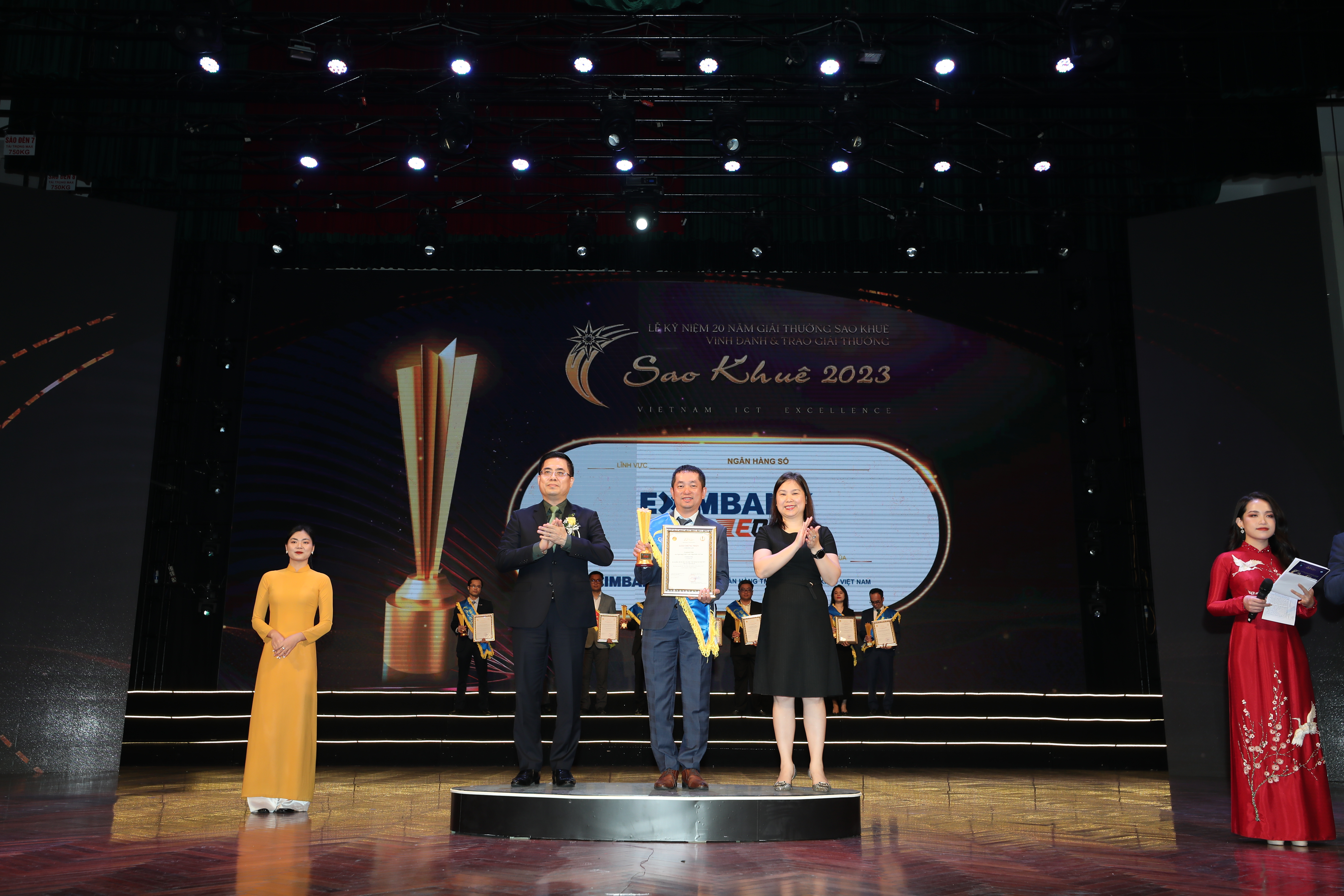 Ông Nguyễn Hướng Minh - Phó Tổng Giám đốc phụ trách Link Đăng Nhập PG88 Chính Thức 2026; thông tin đại diện Eximbank nhận giải thưởng lĩnh vực vực Pg88 com chính chủ số.