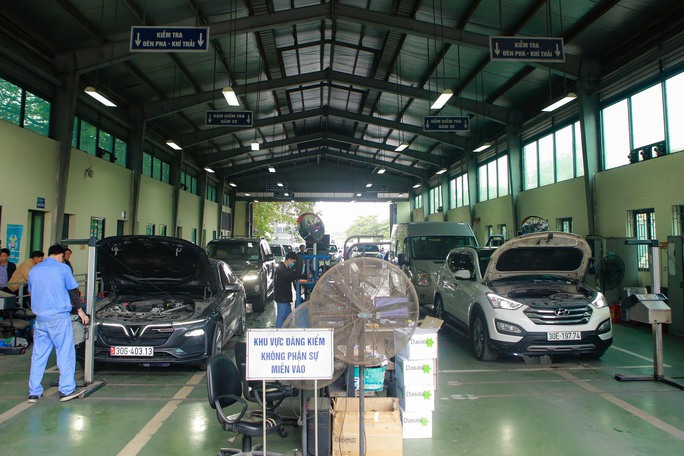 Ô tô dưới 9 chỗ sắp được tự động giãn chu kỳ kiểm định, xử lý ùn tắc đăng kiểm trong 1 tháng