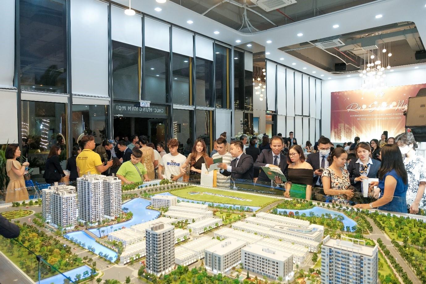 Cam kết mức lợi nhuận “khủng”, định giá thuê ngang với trung tâm giúp MT Eastmark City thu hút lượng lớn khách hàng quan tâm.