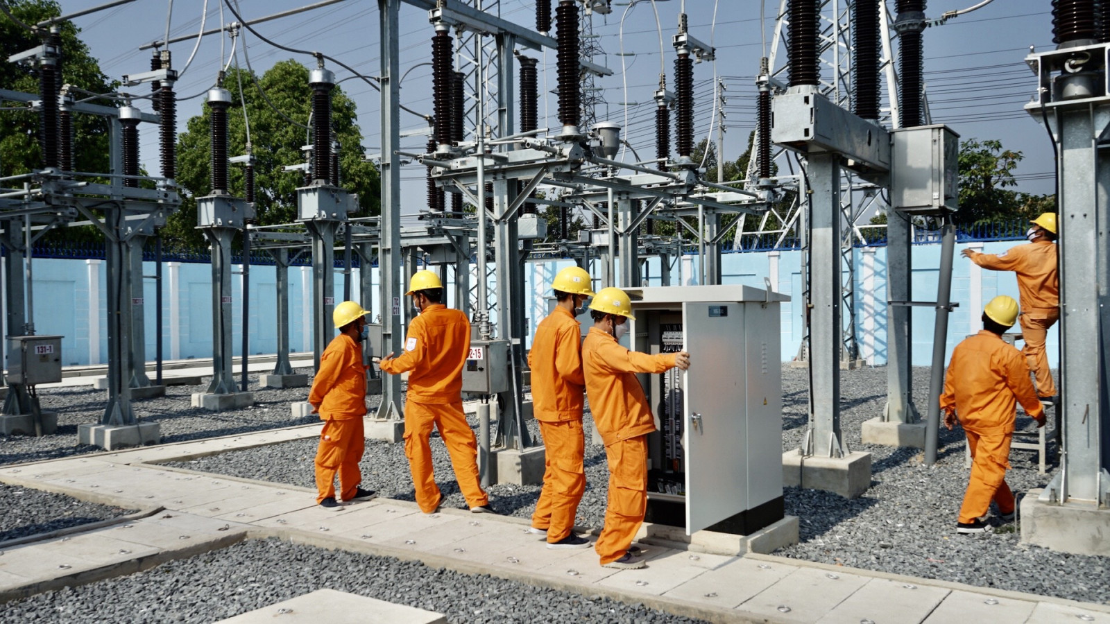 Hệ thống điện miền Bắc có nguy cơ thiếu hụt khoảng 1.600 MW - 4.900 MW.